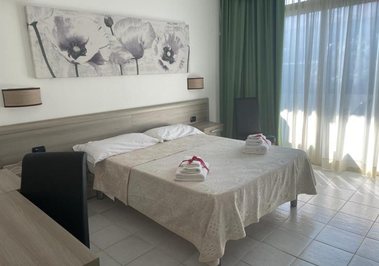 Double Room - Disability Access - Photo 1