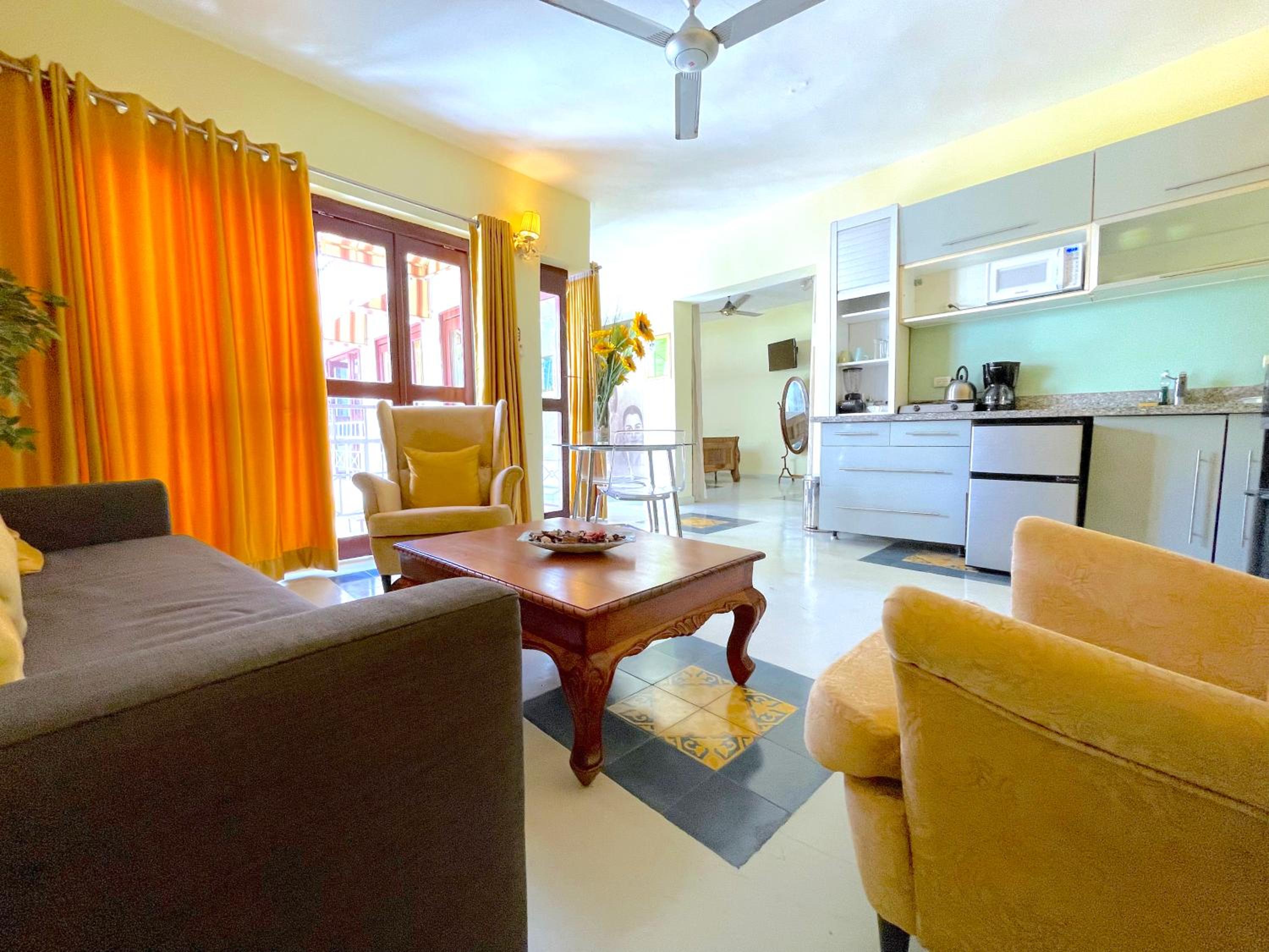 Deluxe King Suite photo 1