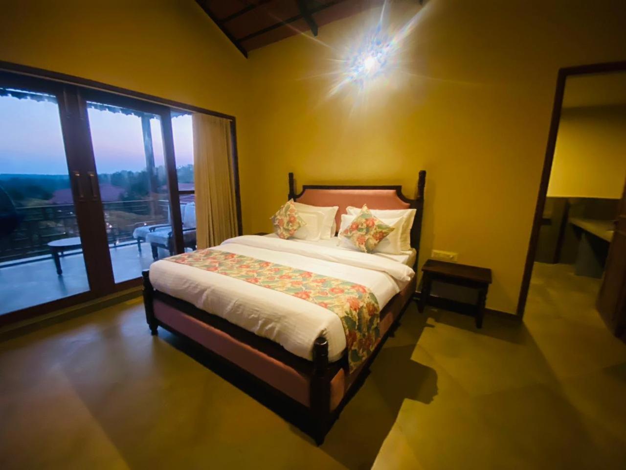 Suite with Balcony - Photo 12