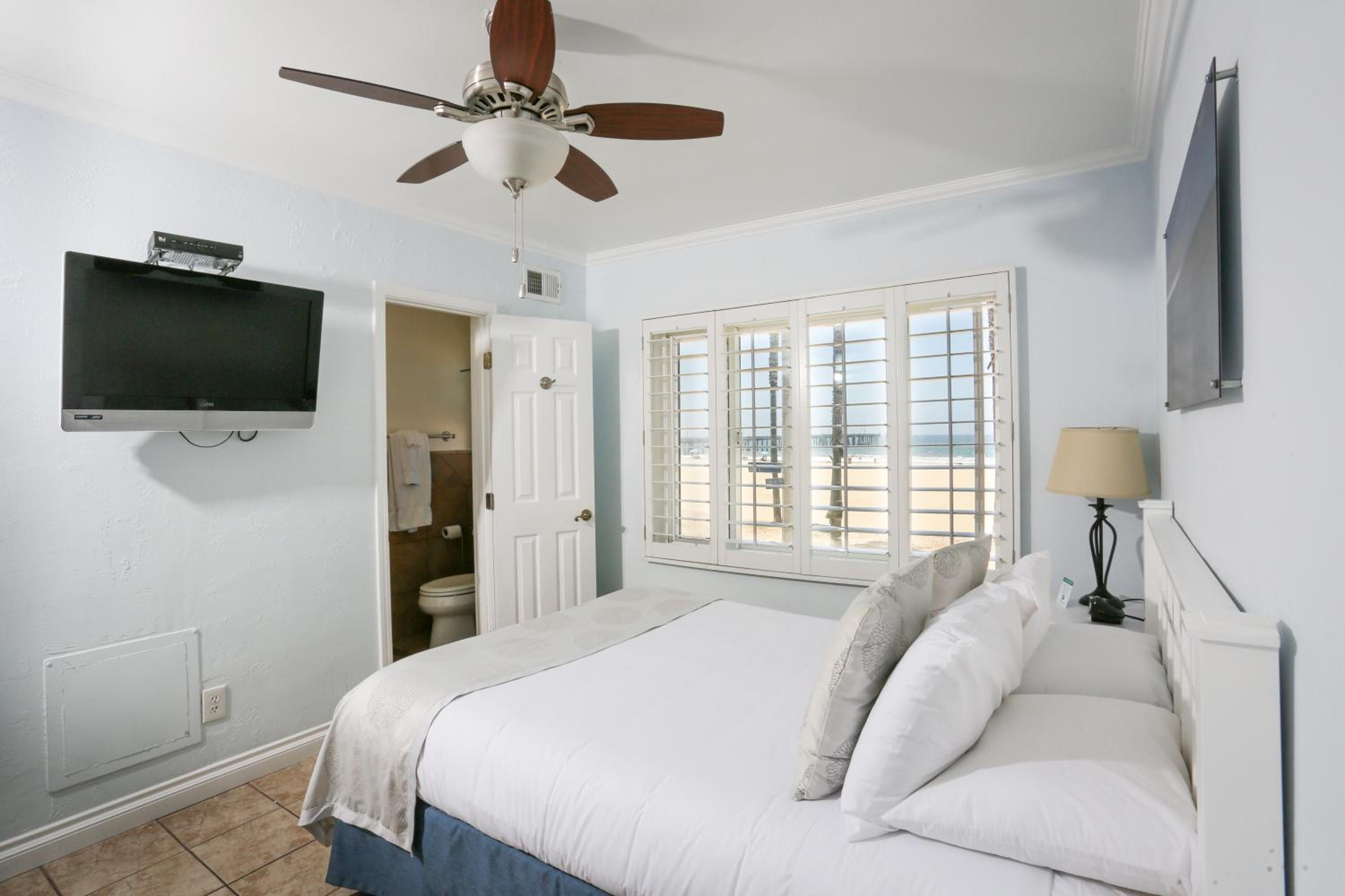 Room with Ocean View thumbnail 5