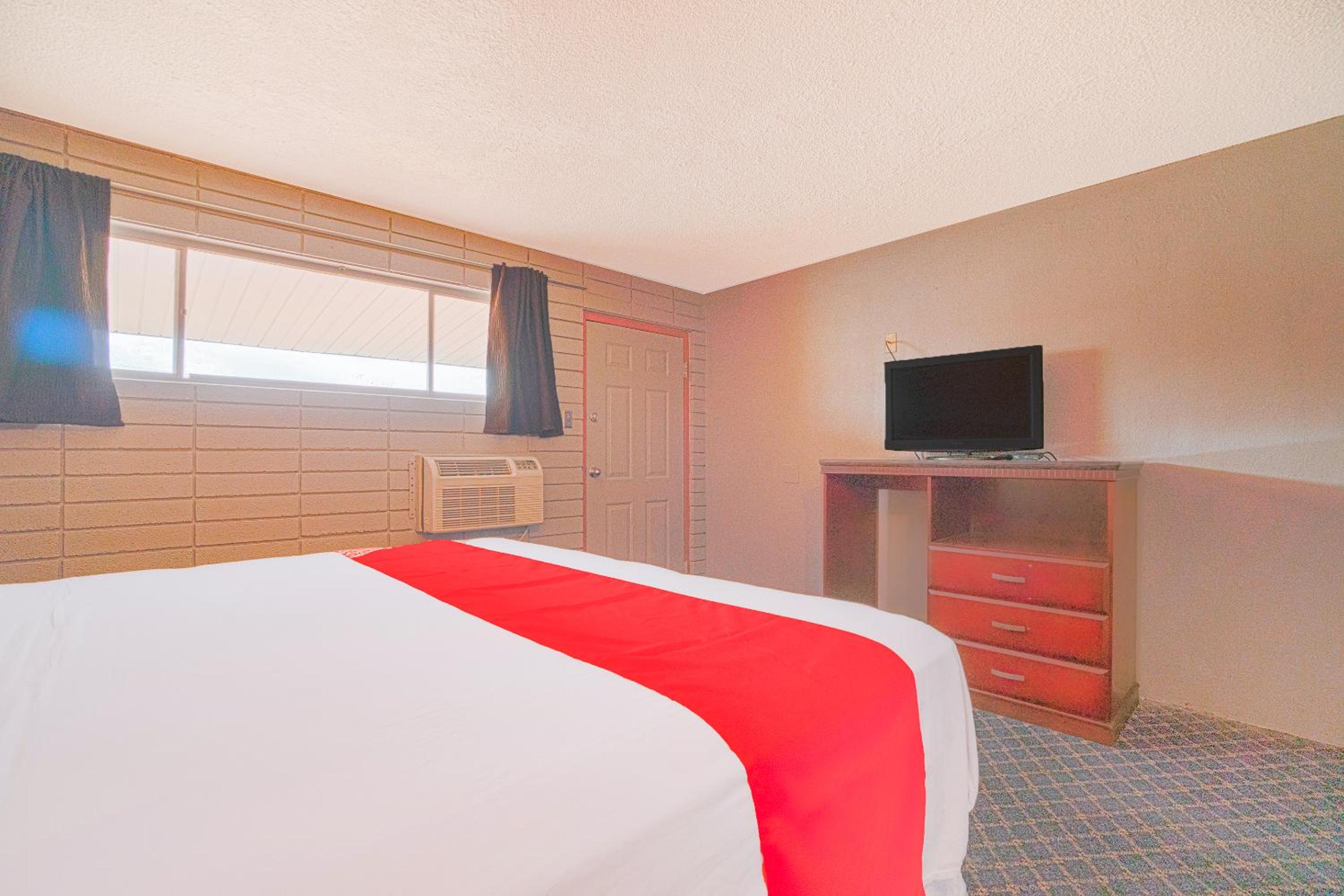 King Bed Smoking photo 2