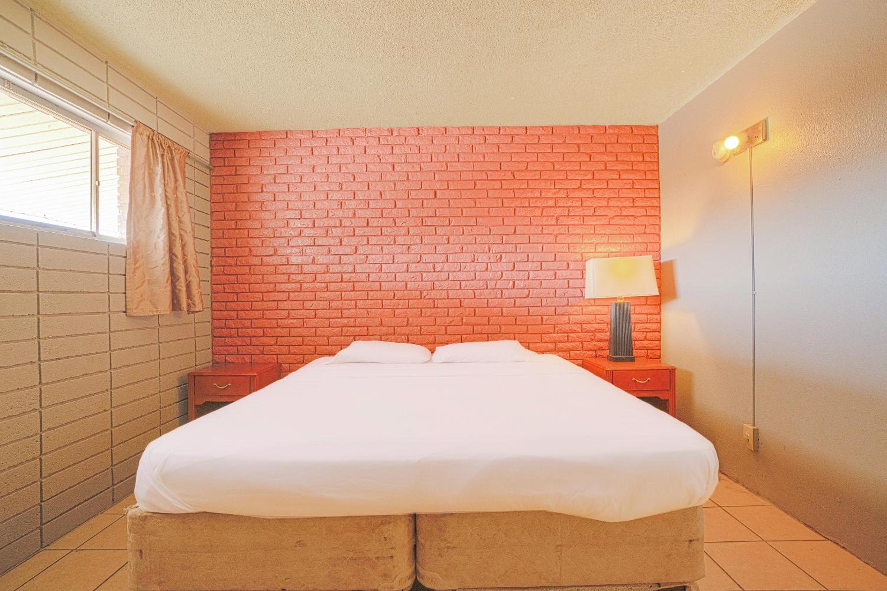 King Bed Non-Smoking photo 1