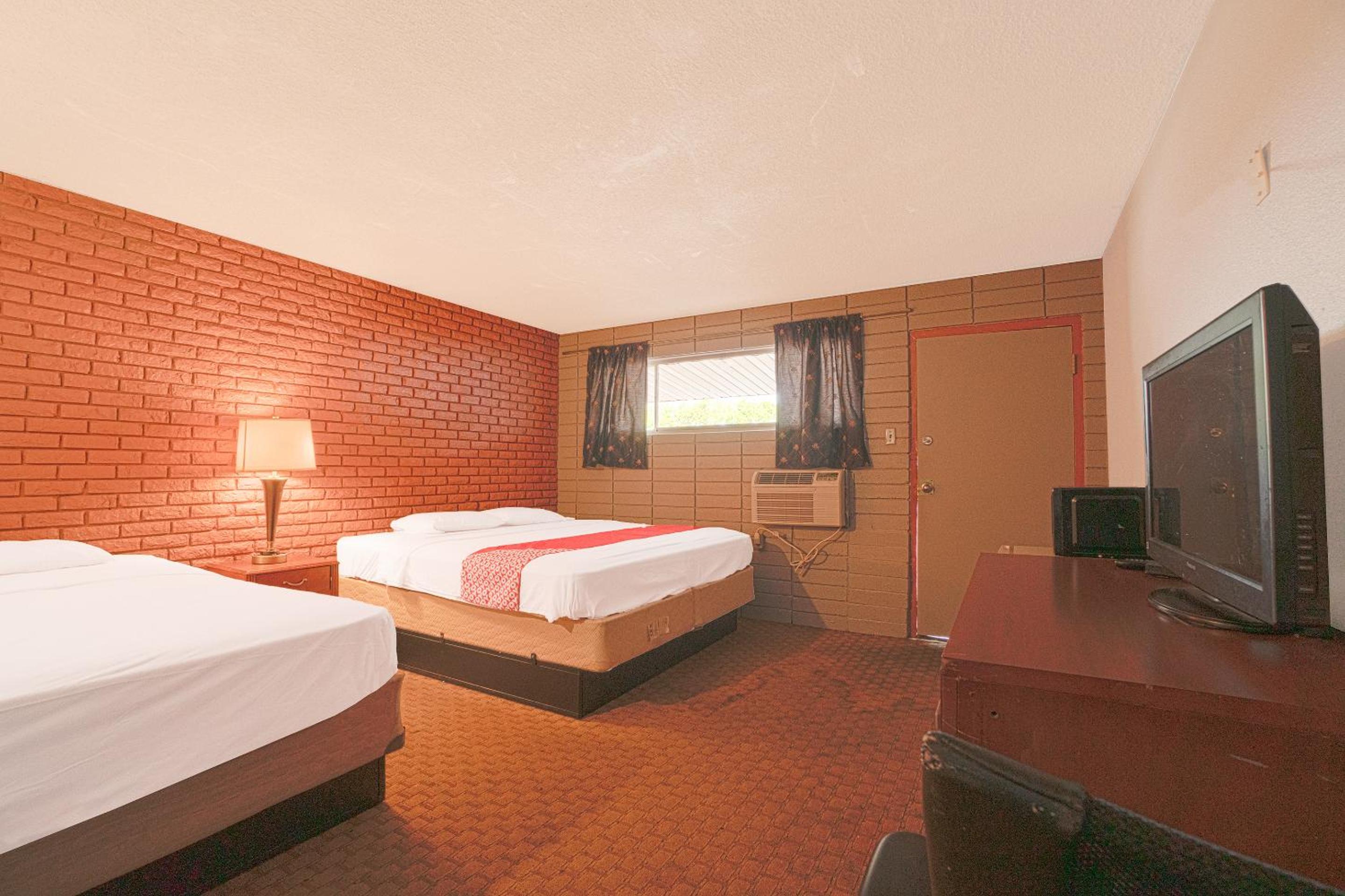 2 Full Beds Non-Smoking photo 3