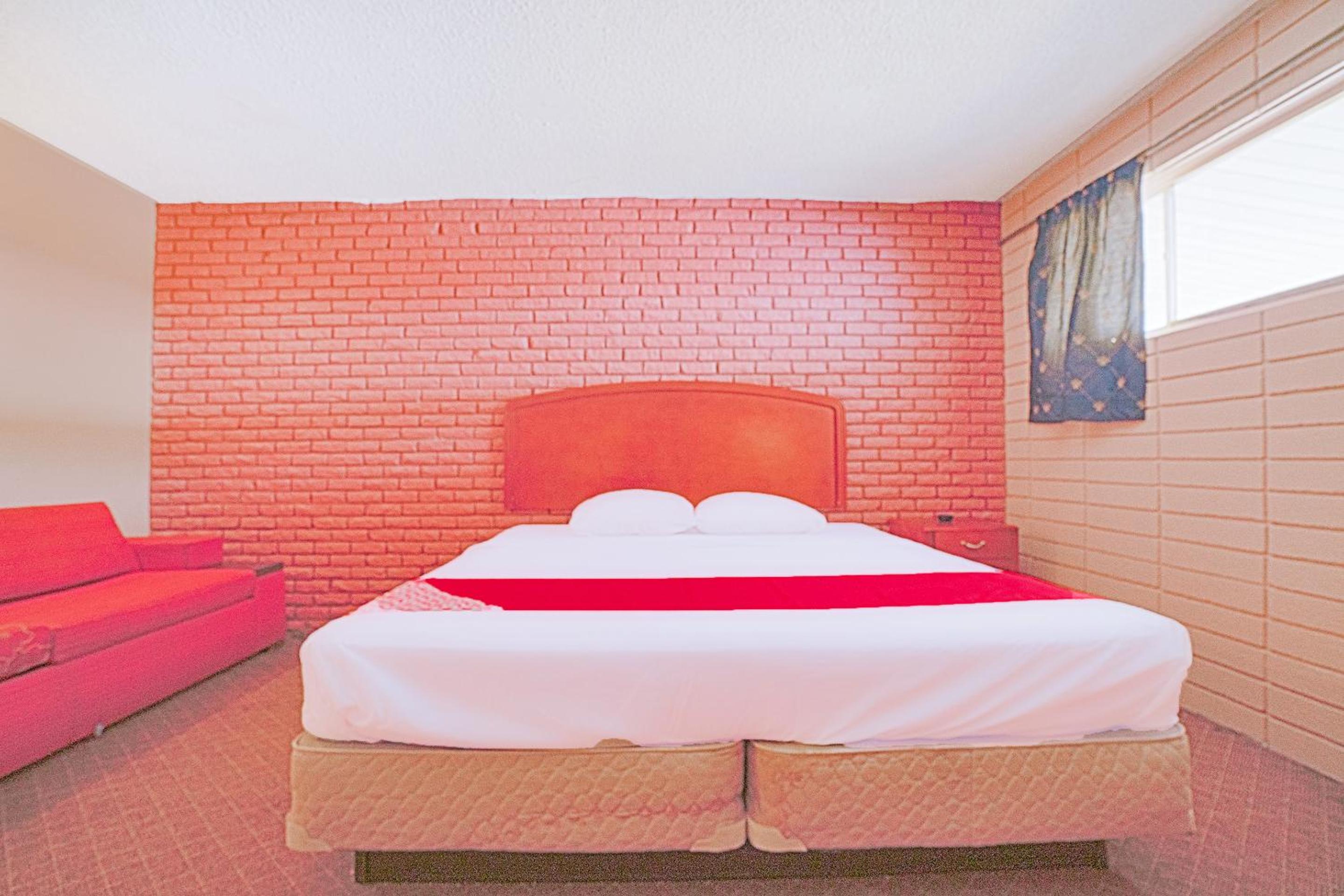 King Bed With Sofa Bed photo 2
