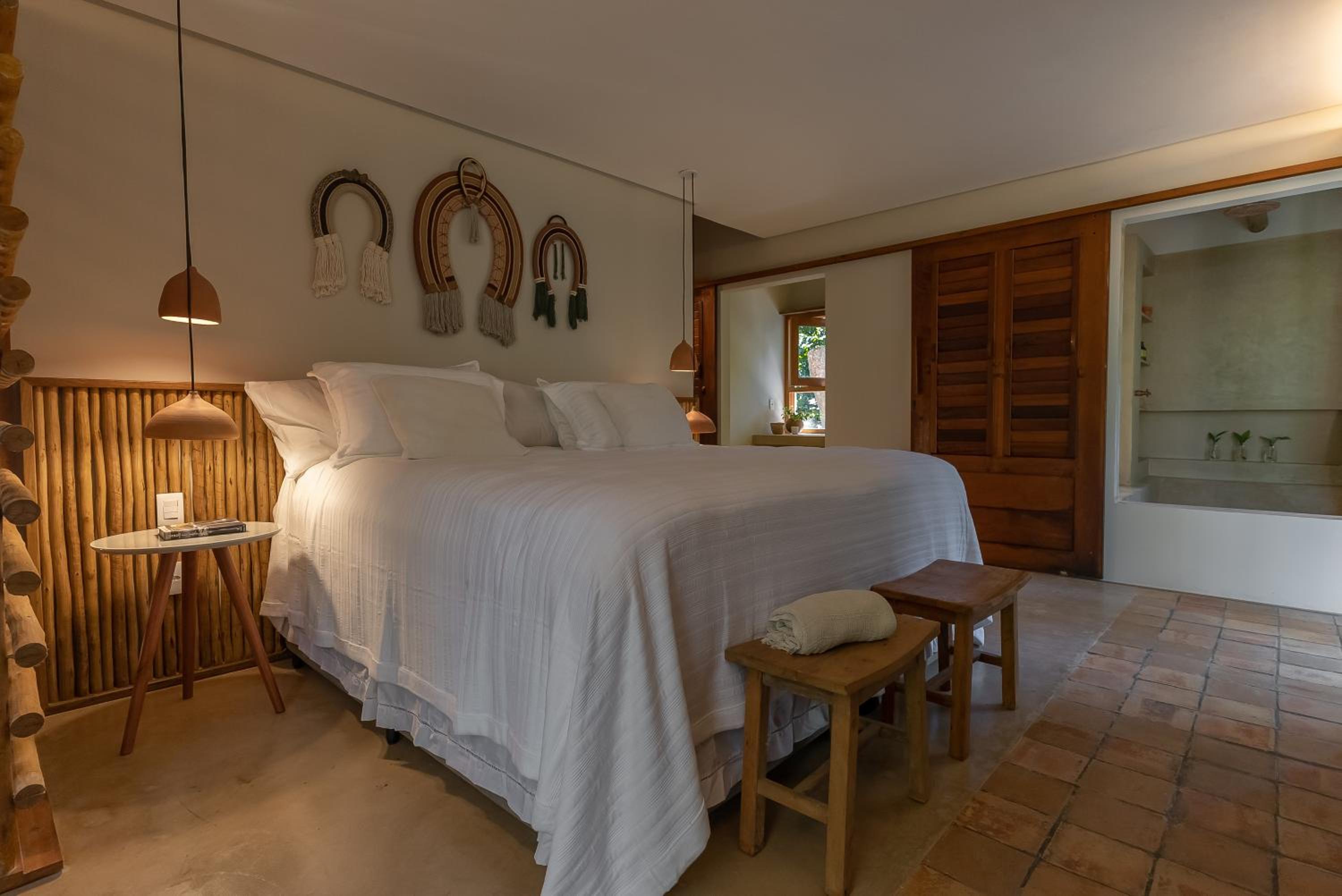 King Suite with Balcony - Photo 30