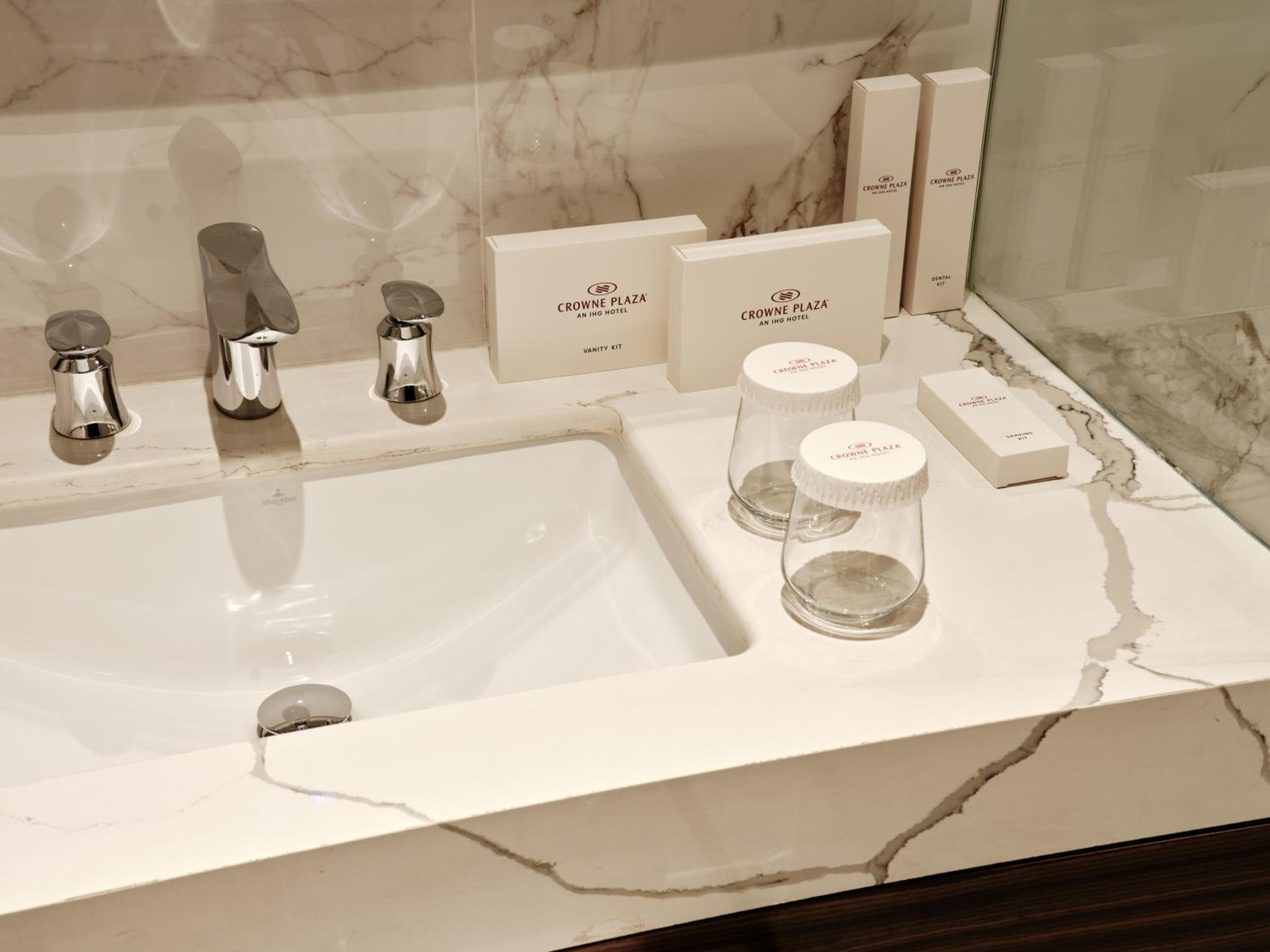 Standard King Room - Photo 4