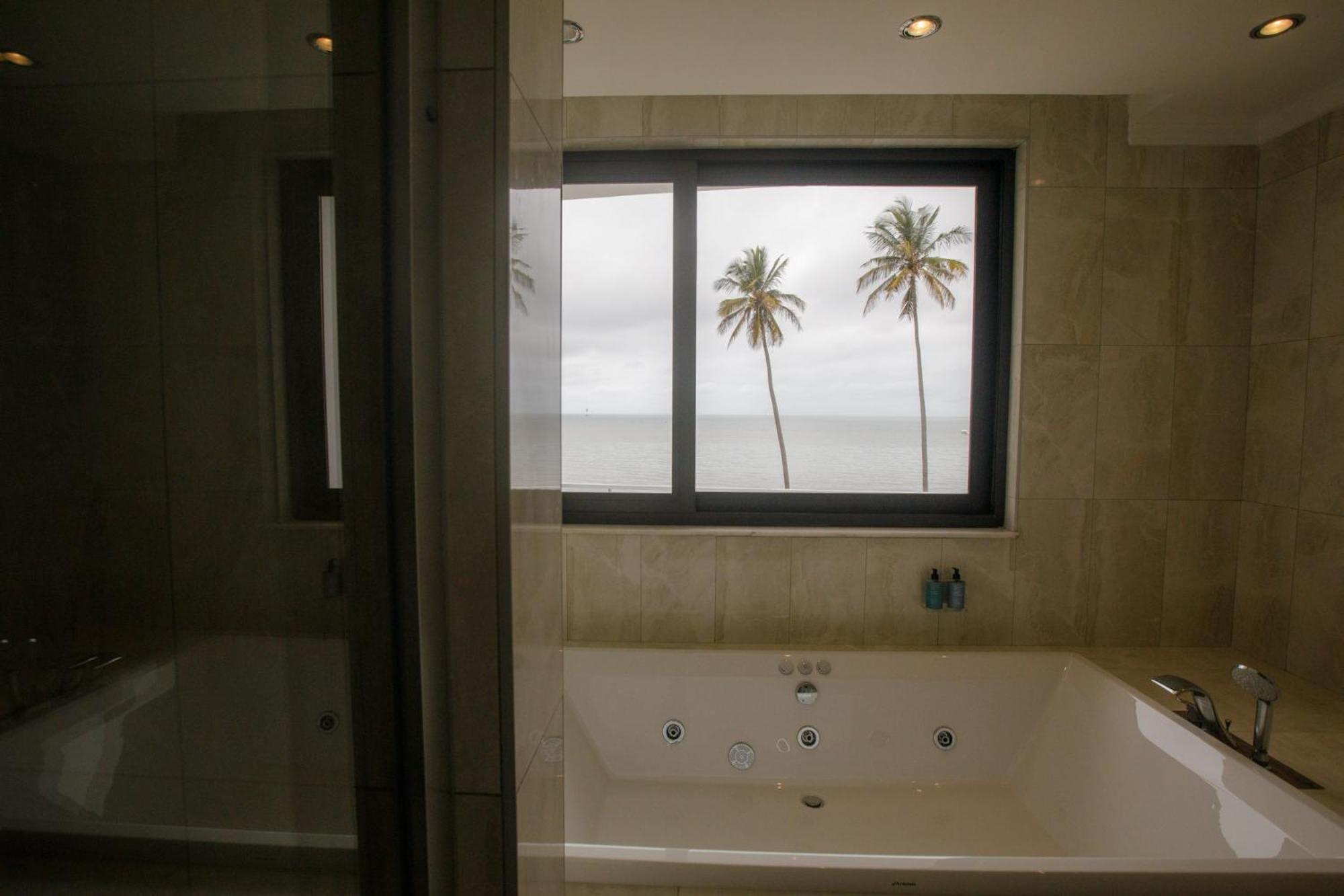 Deluxe Suite with Sea View photo 2