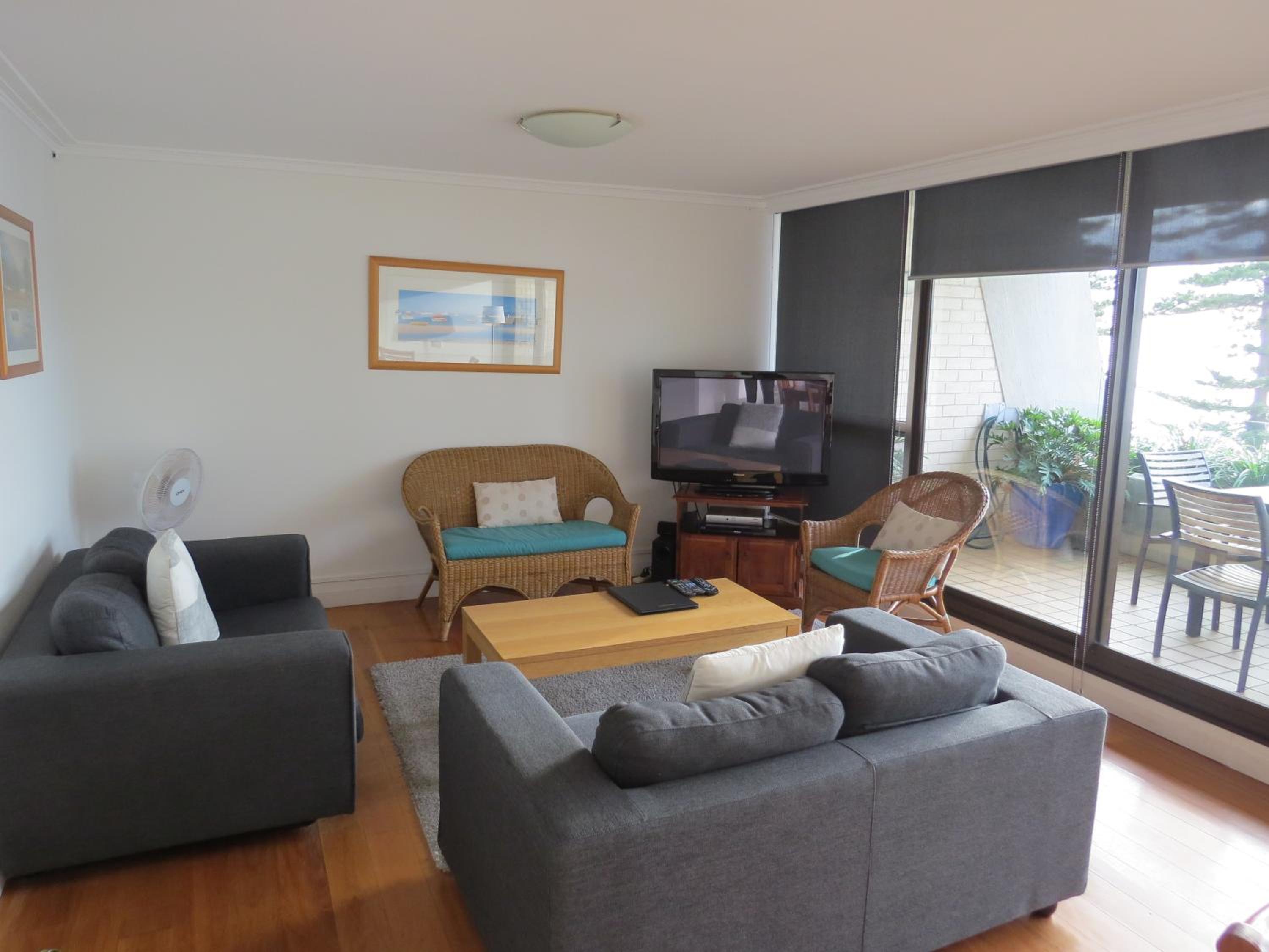 Three-Bedroom Apartment with Sea View thumbnail 5