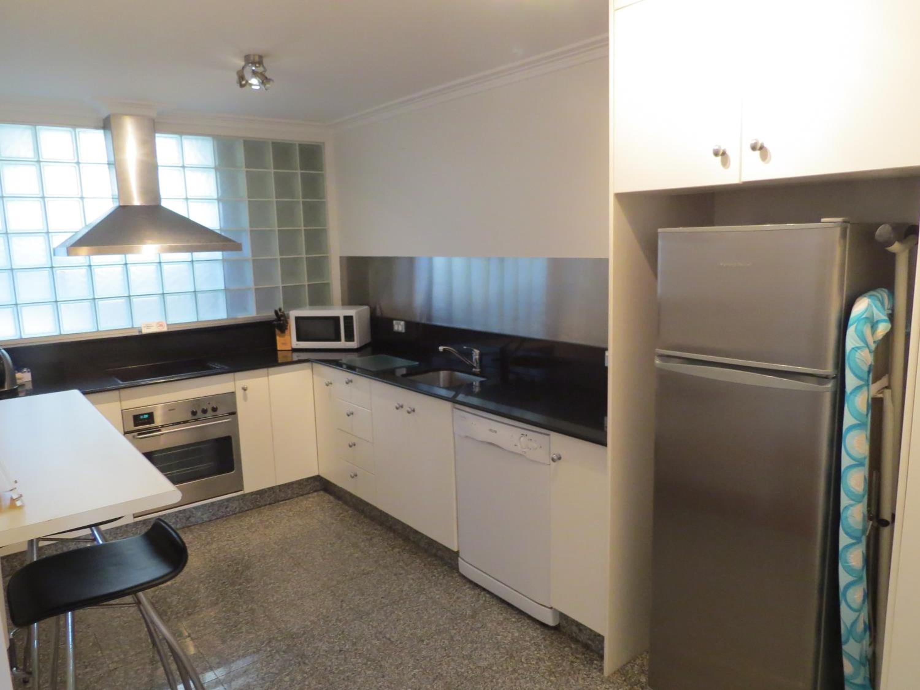 Three-Bedroom Apartment with Sea View thumbnail 6