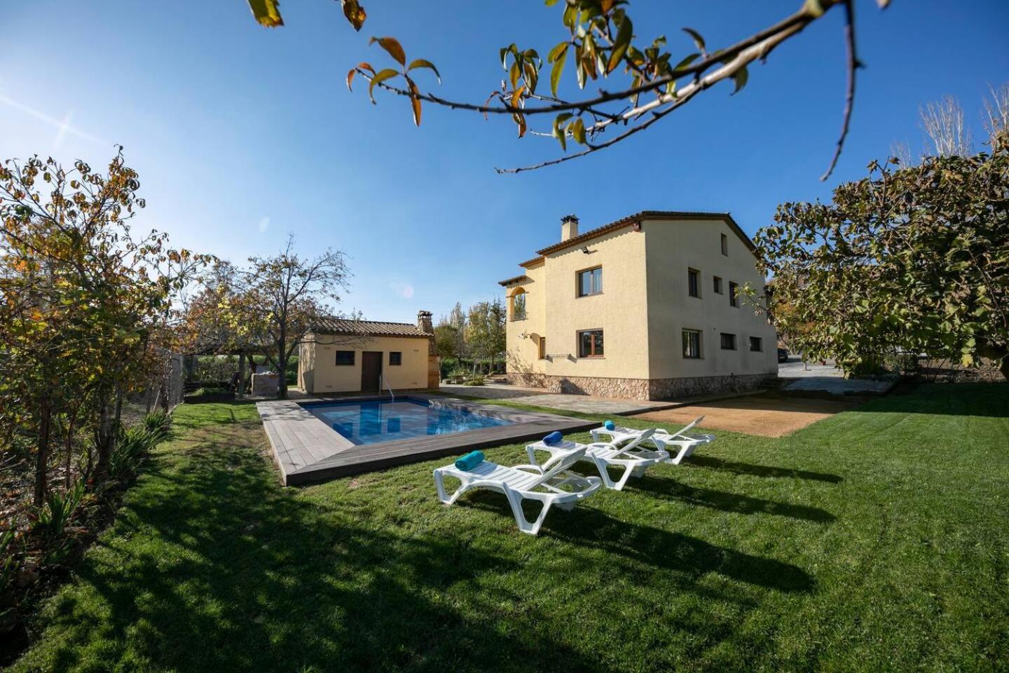 Six-Bedroom House photo 2