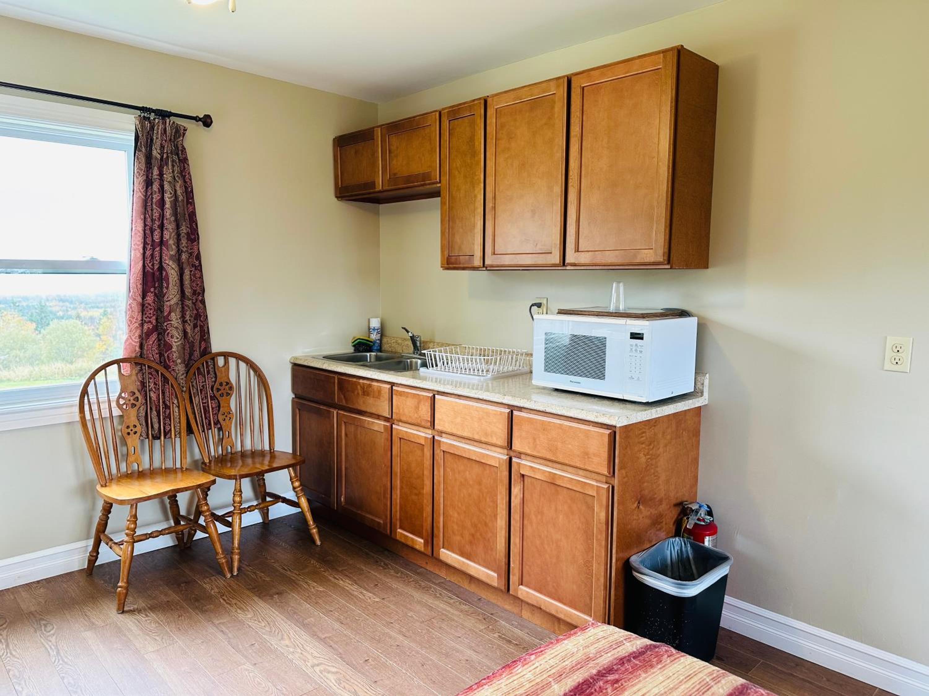 Family Room with Mountain View - Photo 4