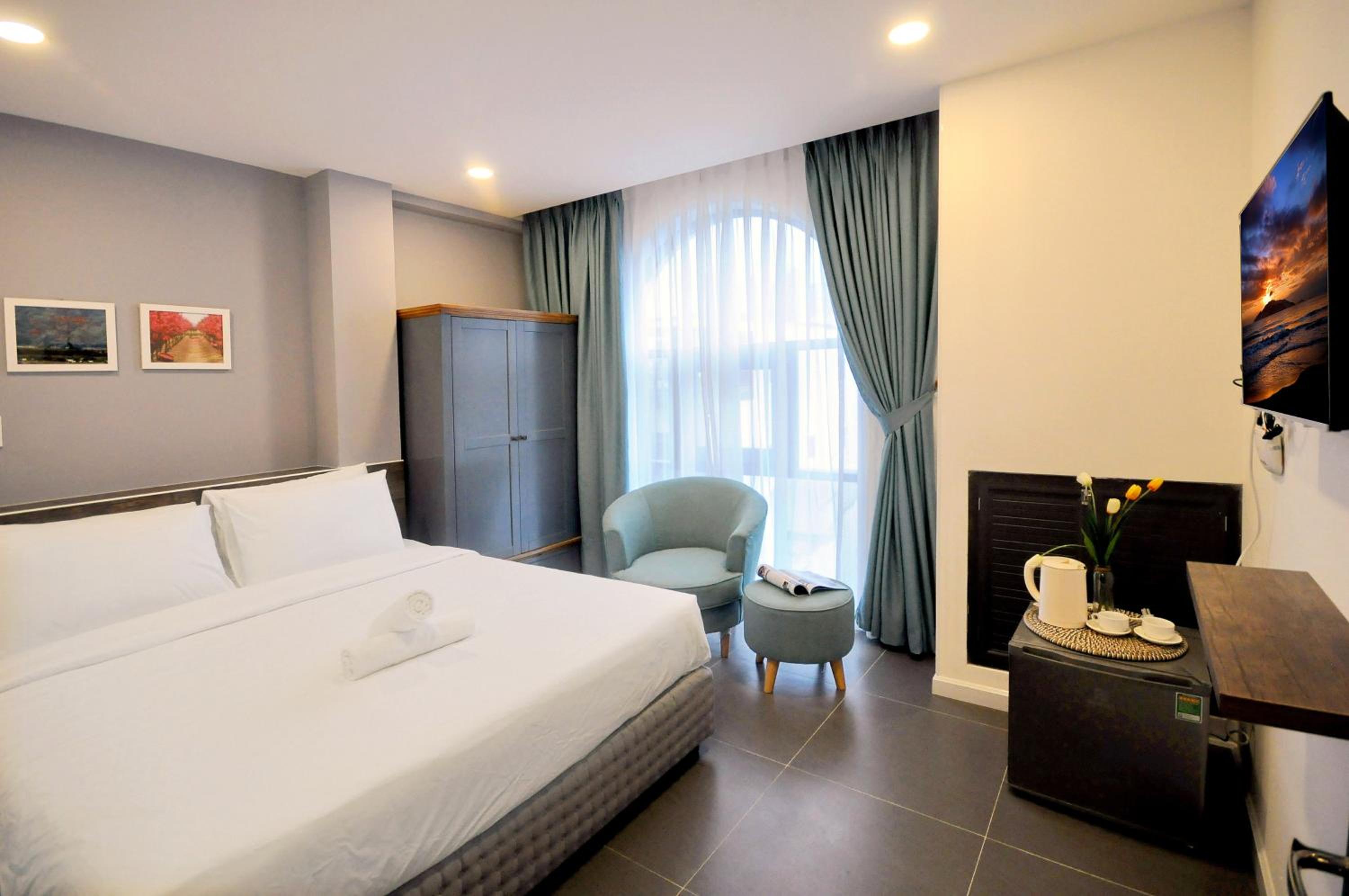 Standard Queen Room