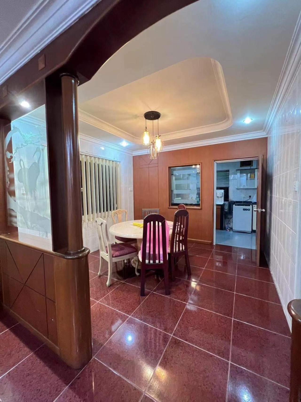Four-Bedroom House photo 2