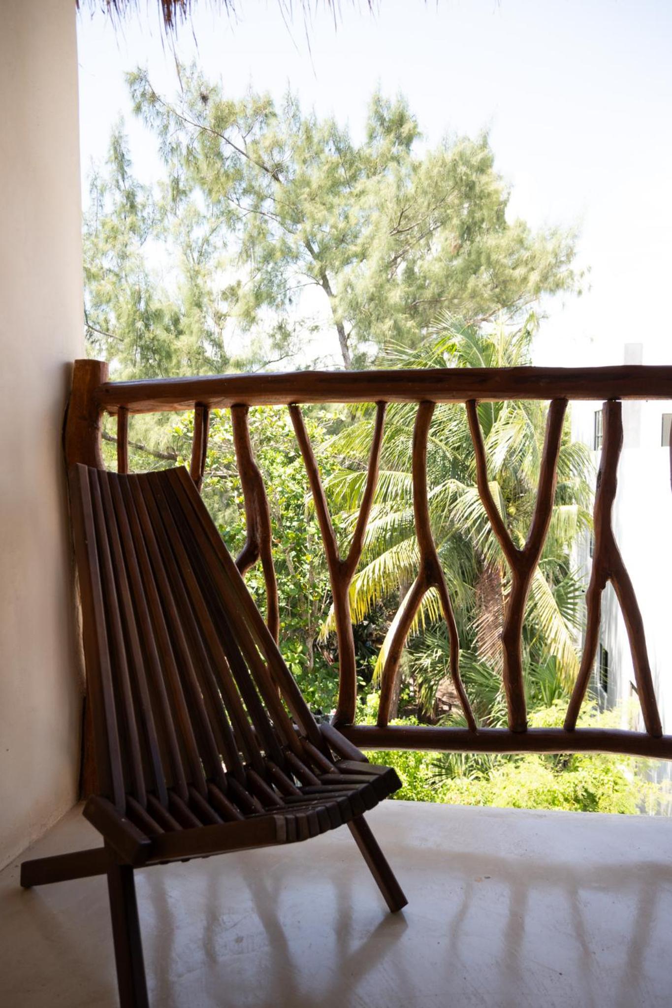 Studio with Balcony - Photo 4