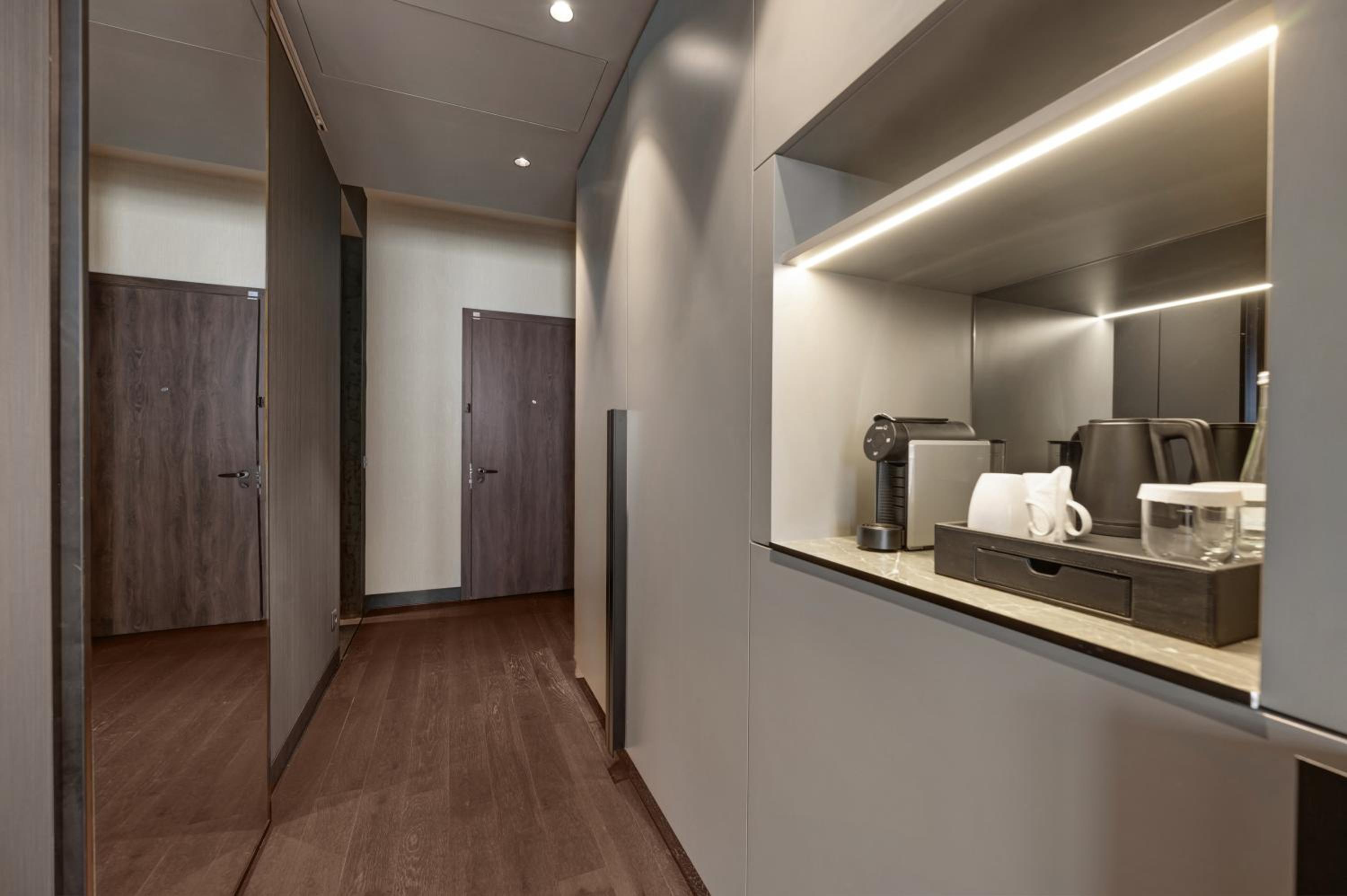 One-Bedroom King Suite - Photo 9