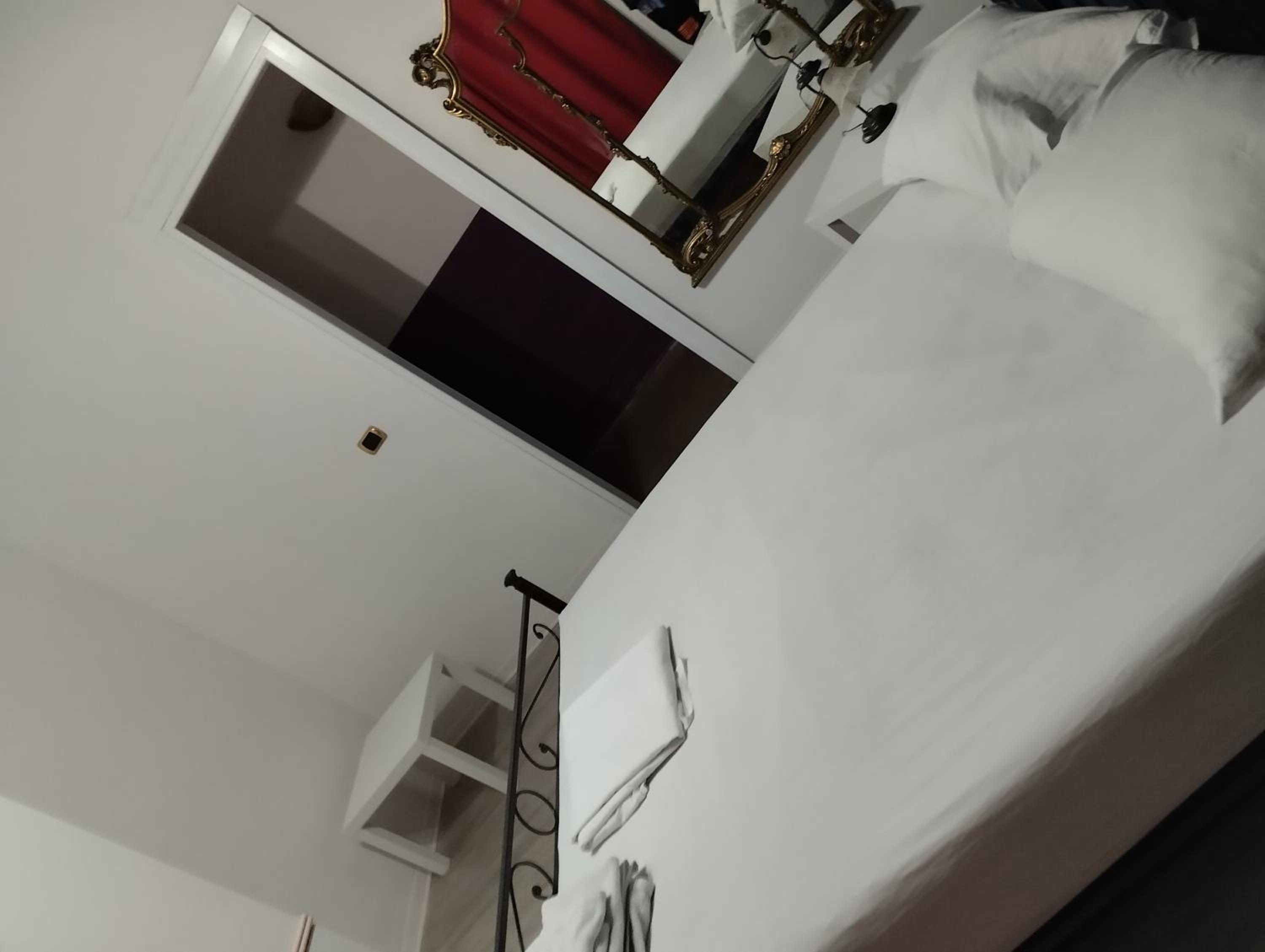 Double Room - Photo 3