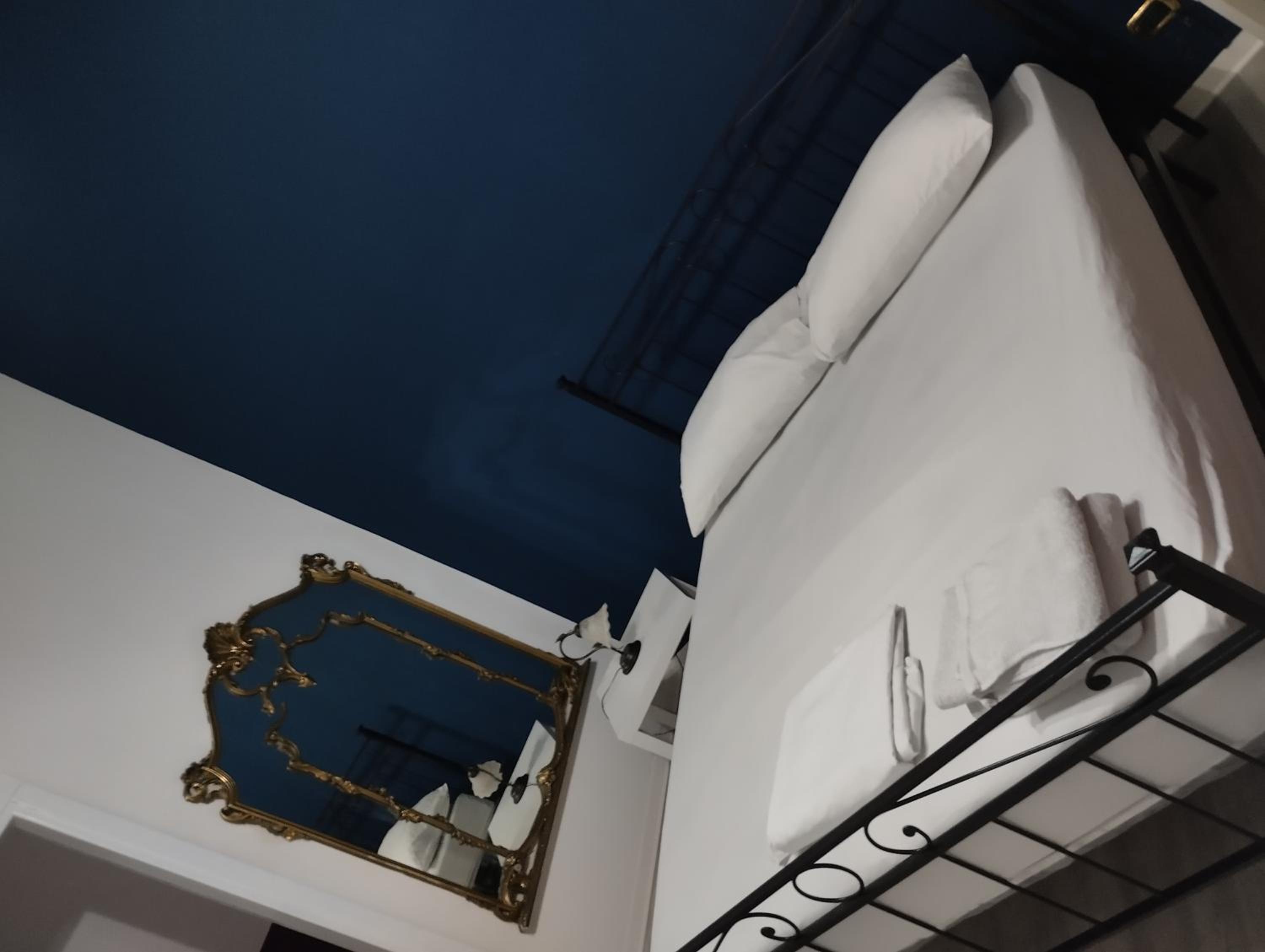 Double Room - Photo 4