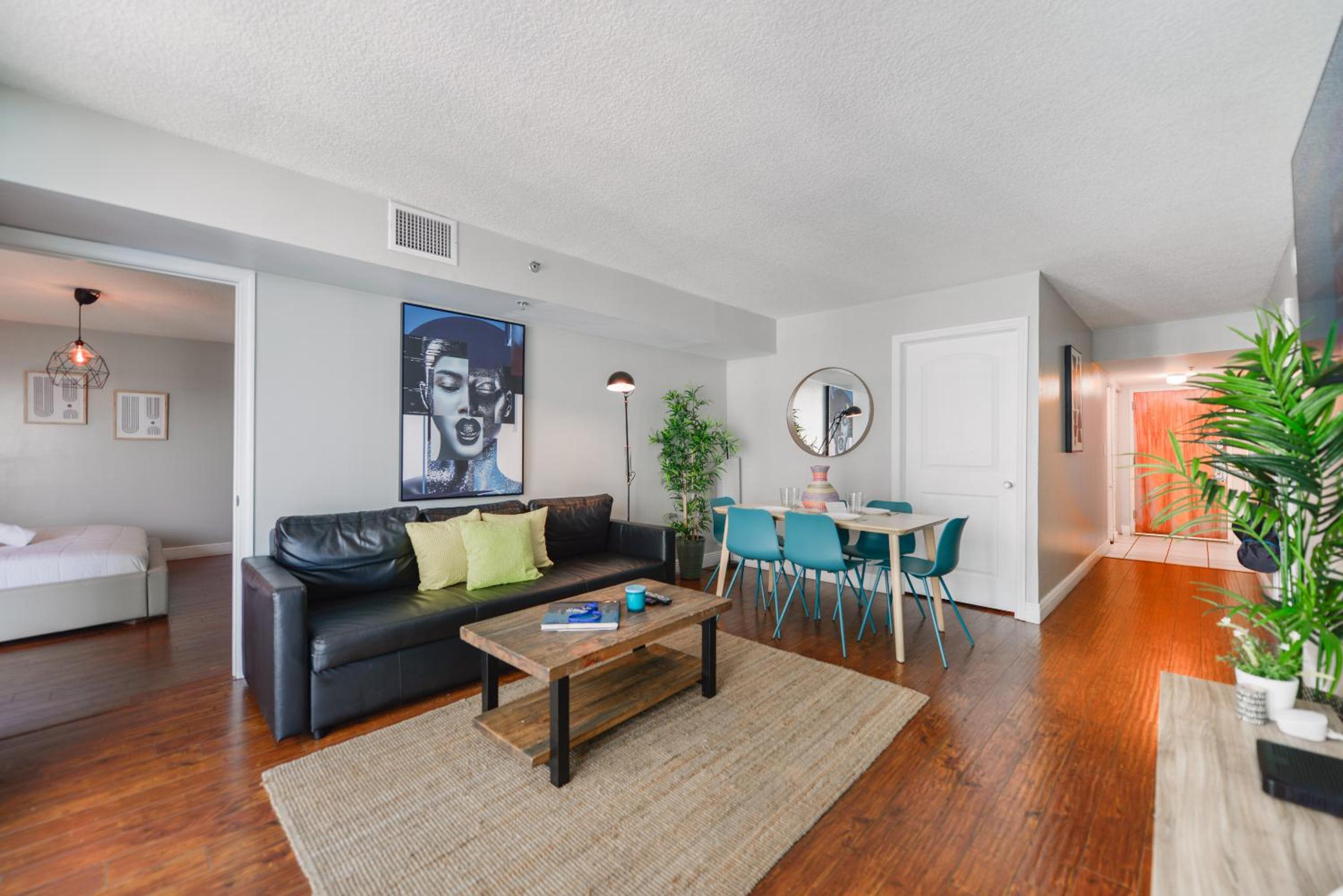 Three-Bedroom Apartment photo 2