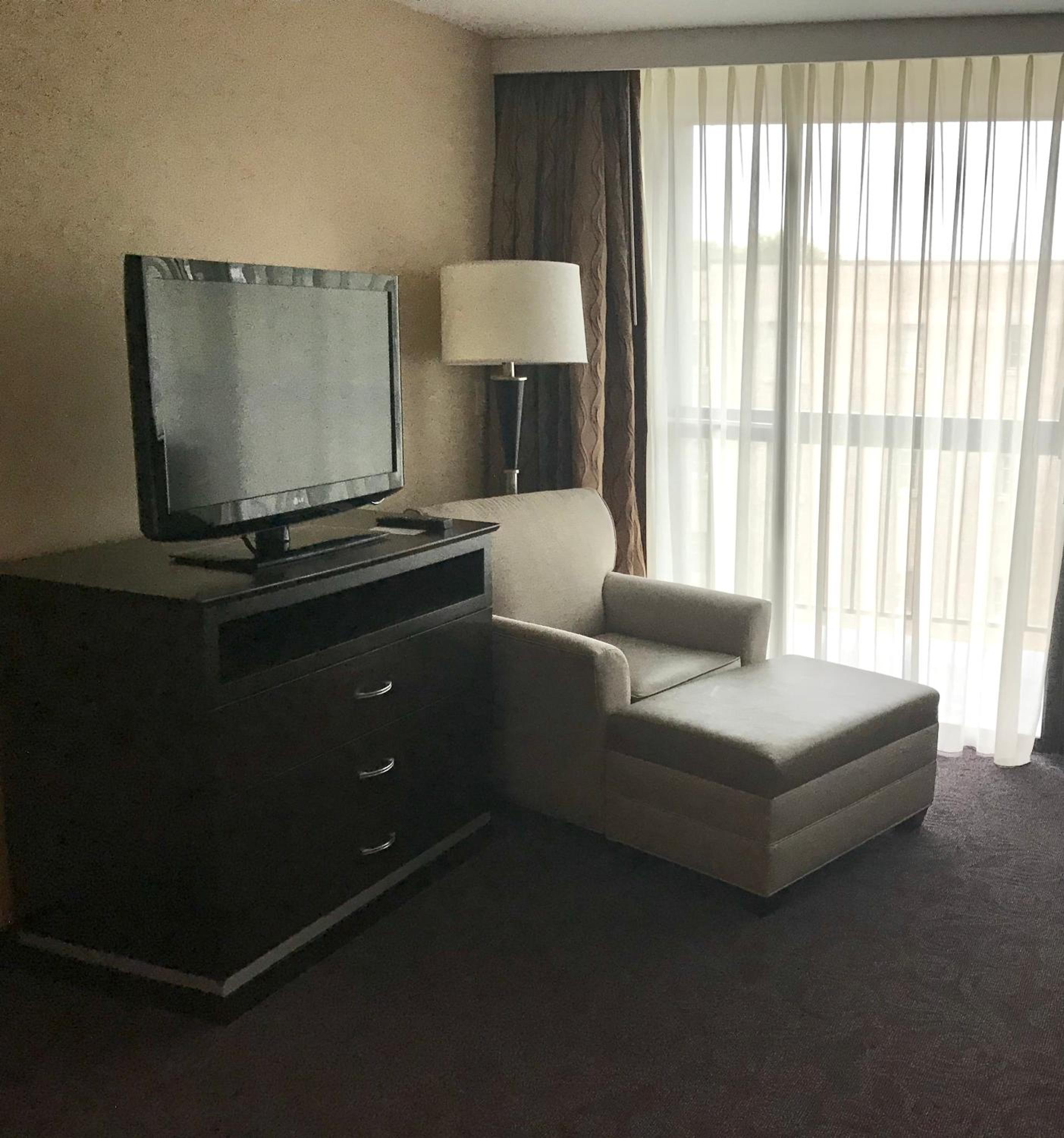 Queen Room - Hearing Accessible/Non-Smoking - Photo 1