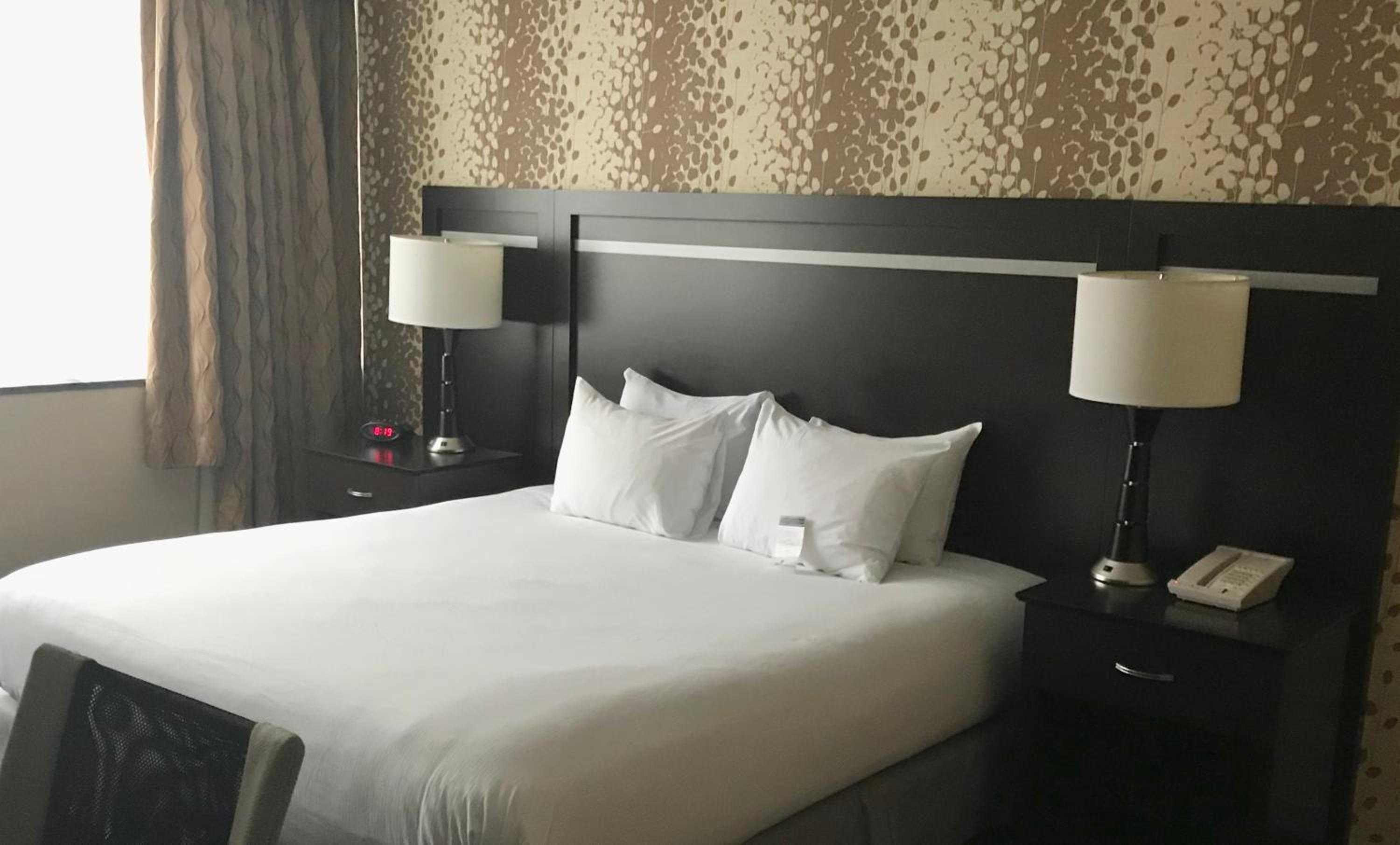King Room - Non-Smoking - Photo 7