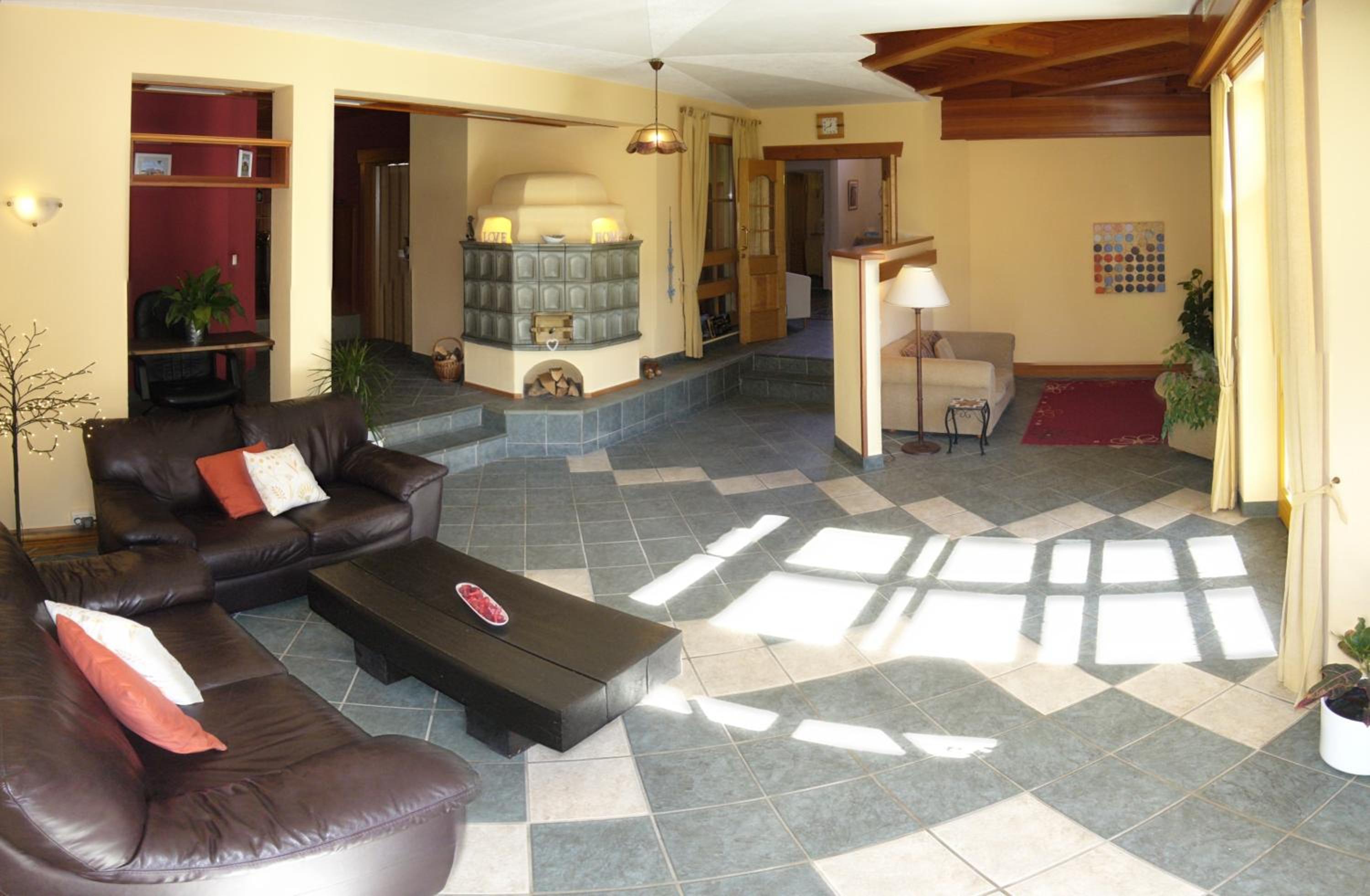 Five-Bedroom House photo 3