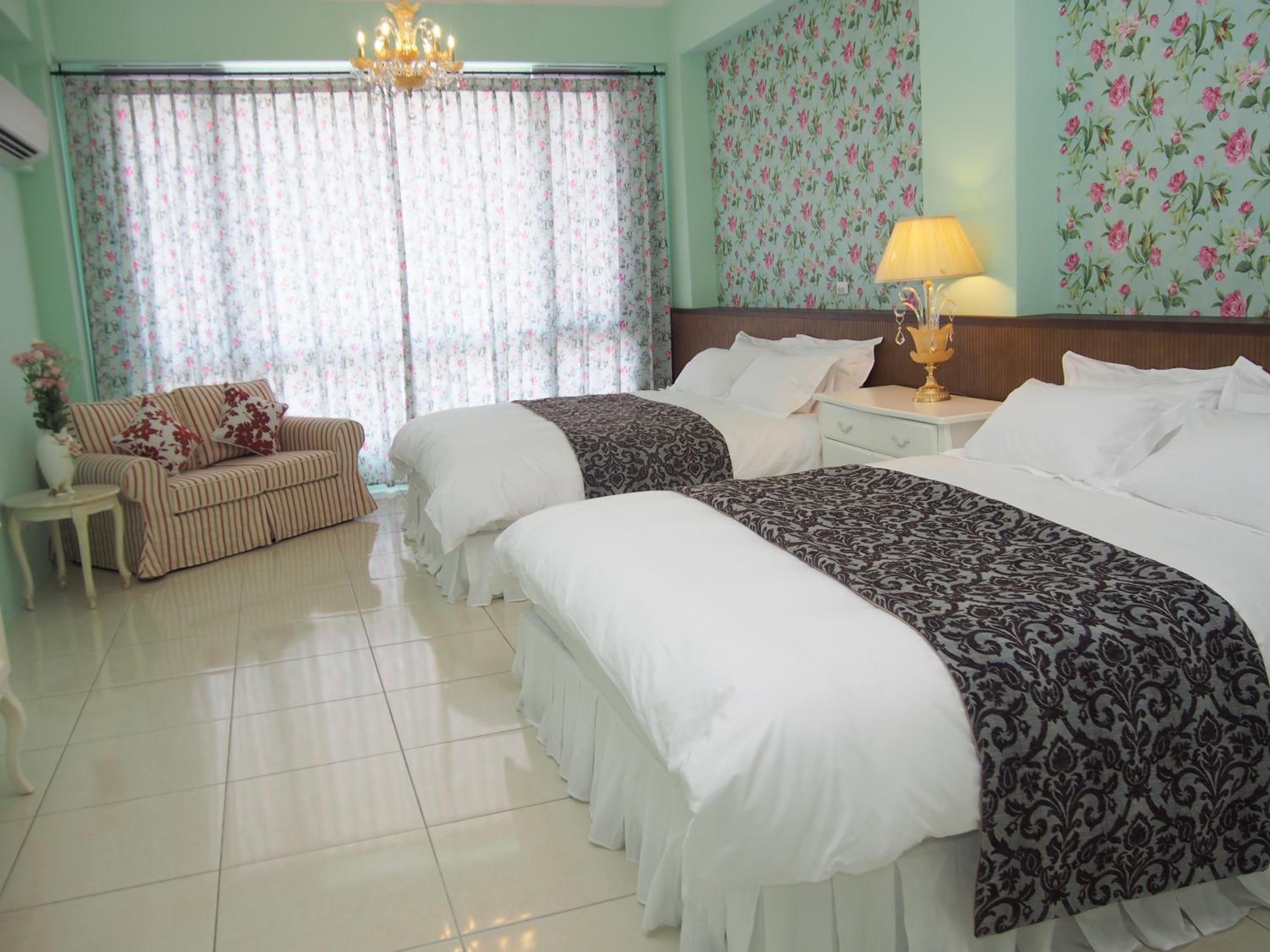 Deluxe Queen Room With Two Queen Beds photo 2