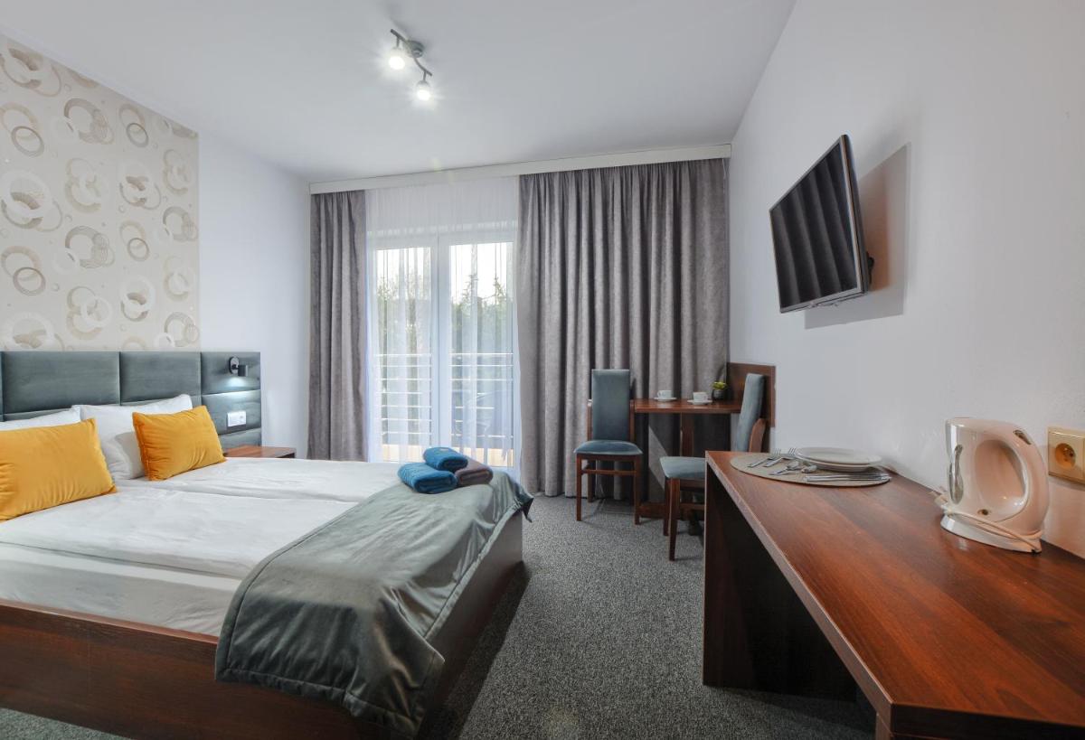 Double Room with Balcony - Photo 2