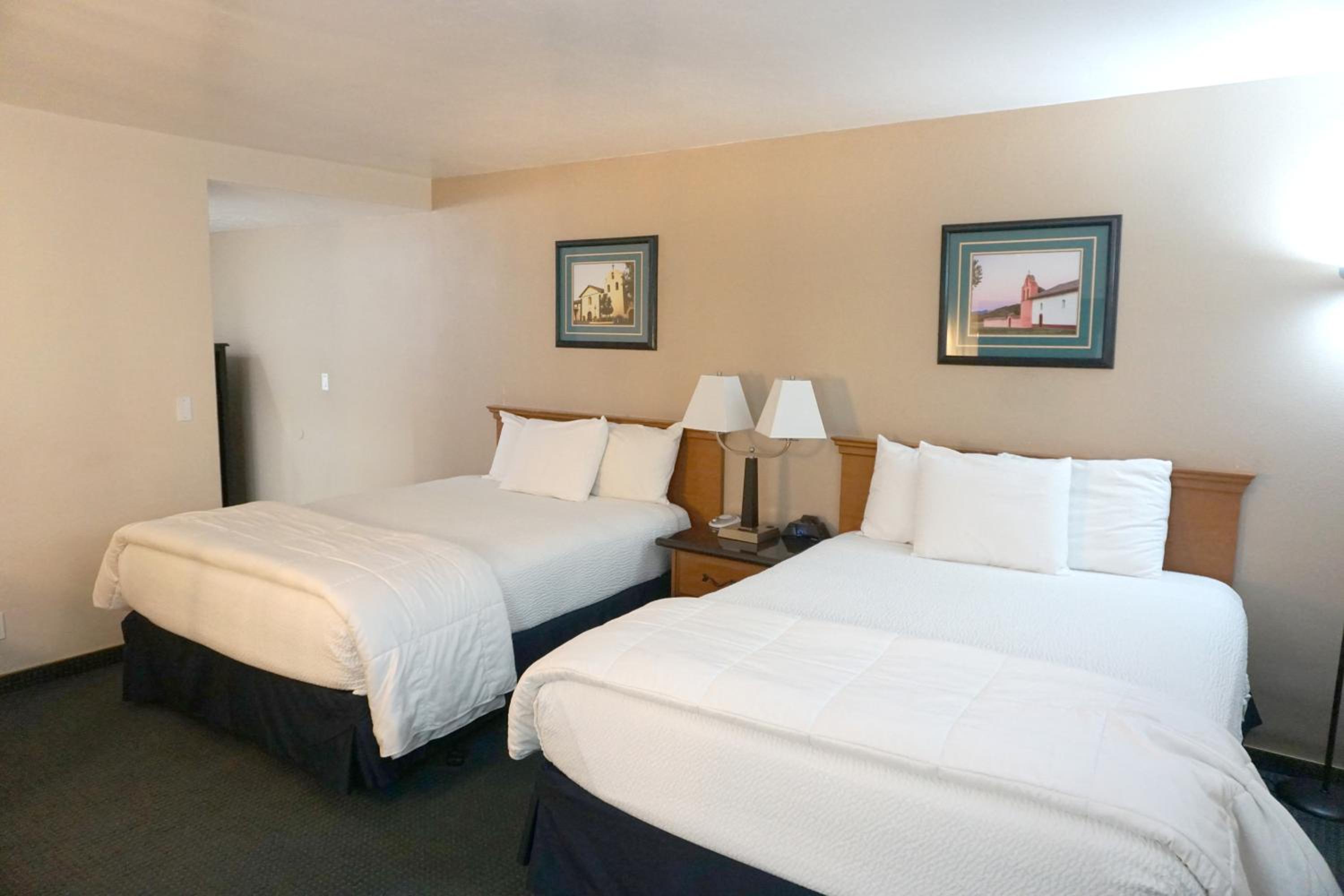 Standard Queen Room with Two Queen Beds (Upstairs) - Photo 3
