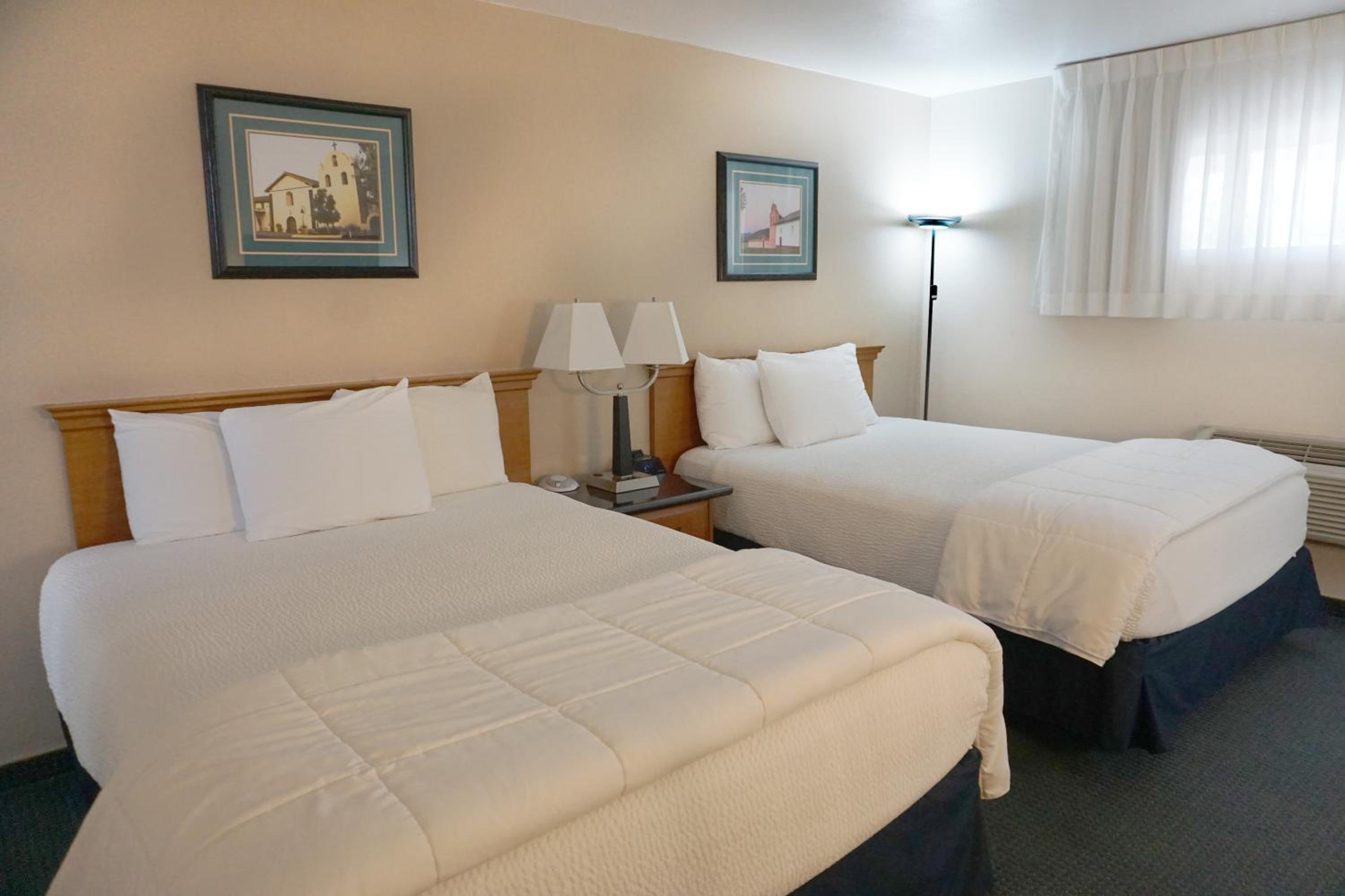 Standard Queen Room with Two Queen Beds (Upstairs) - Photo 2