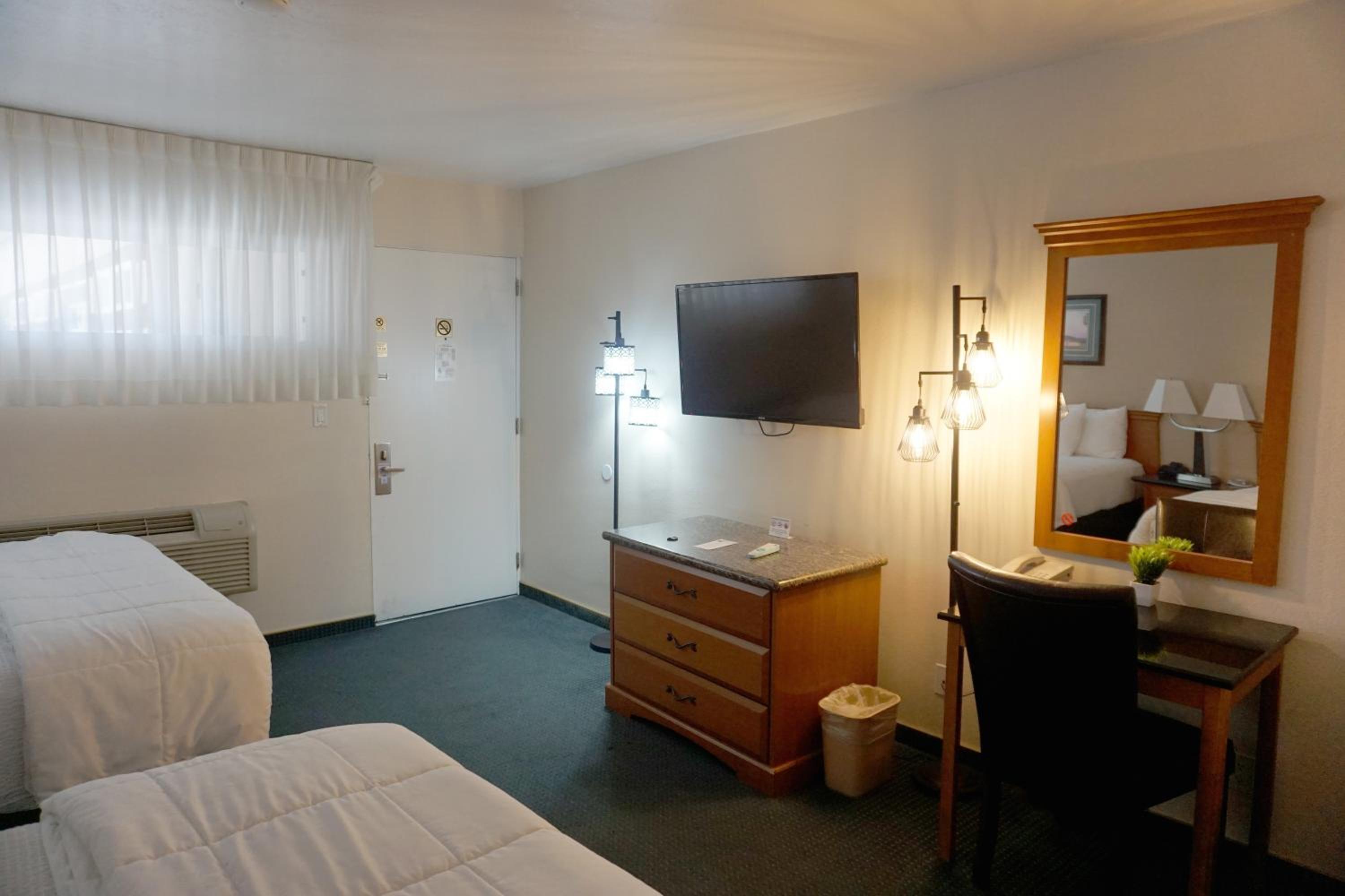 Standard Queen Room with Two Queen Beds (Upstairs) - Photo 1