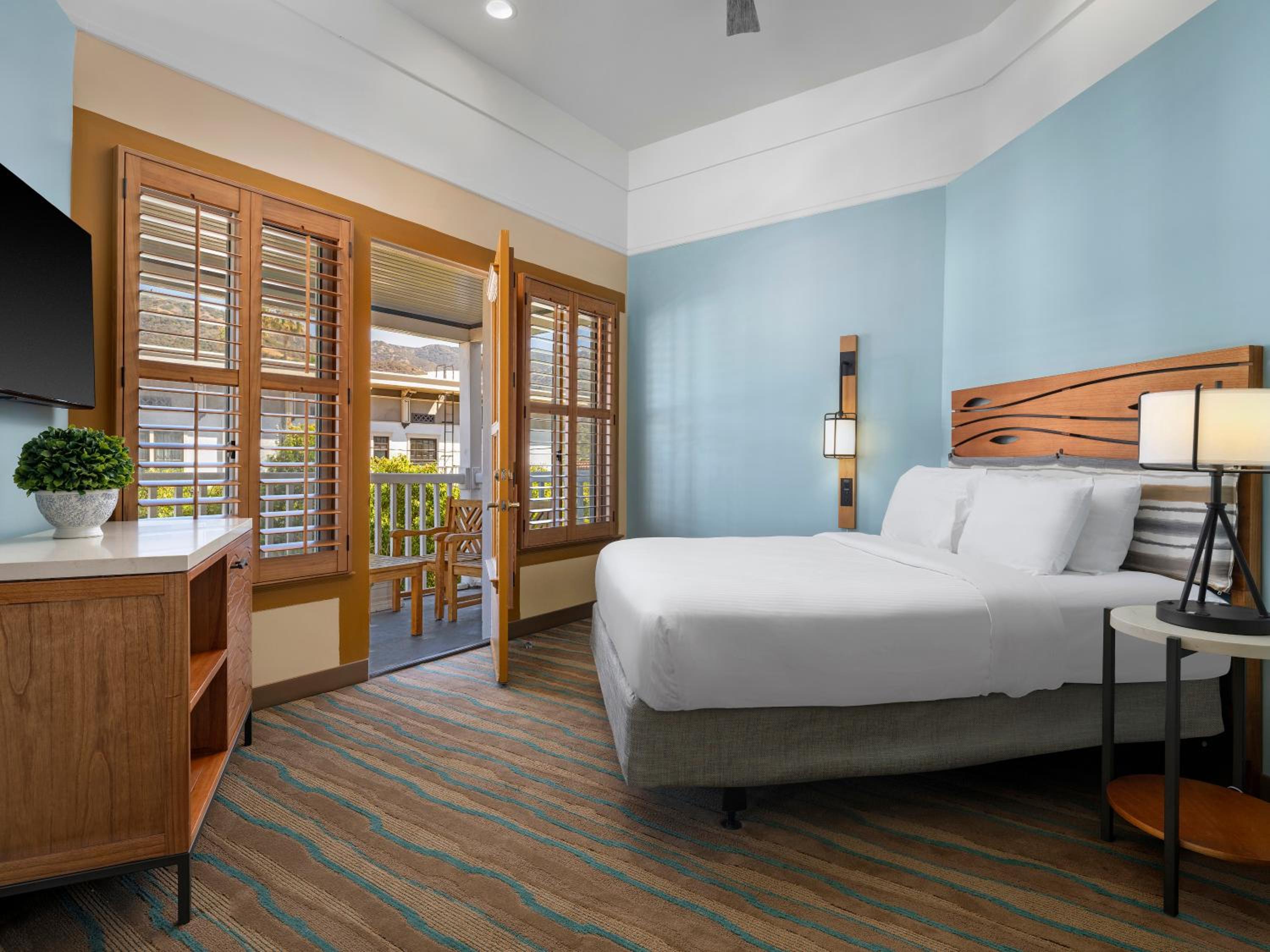 King Room with Balcony - Photo 1