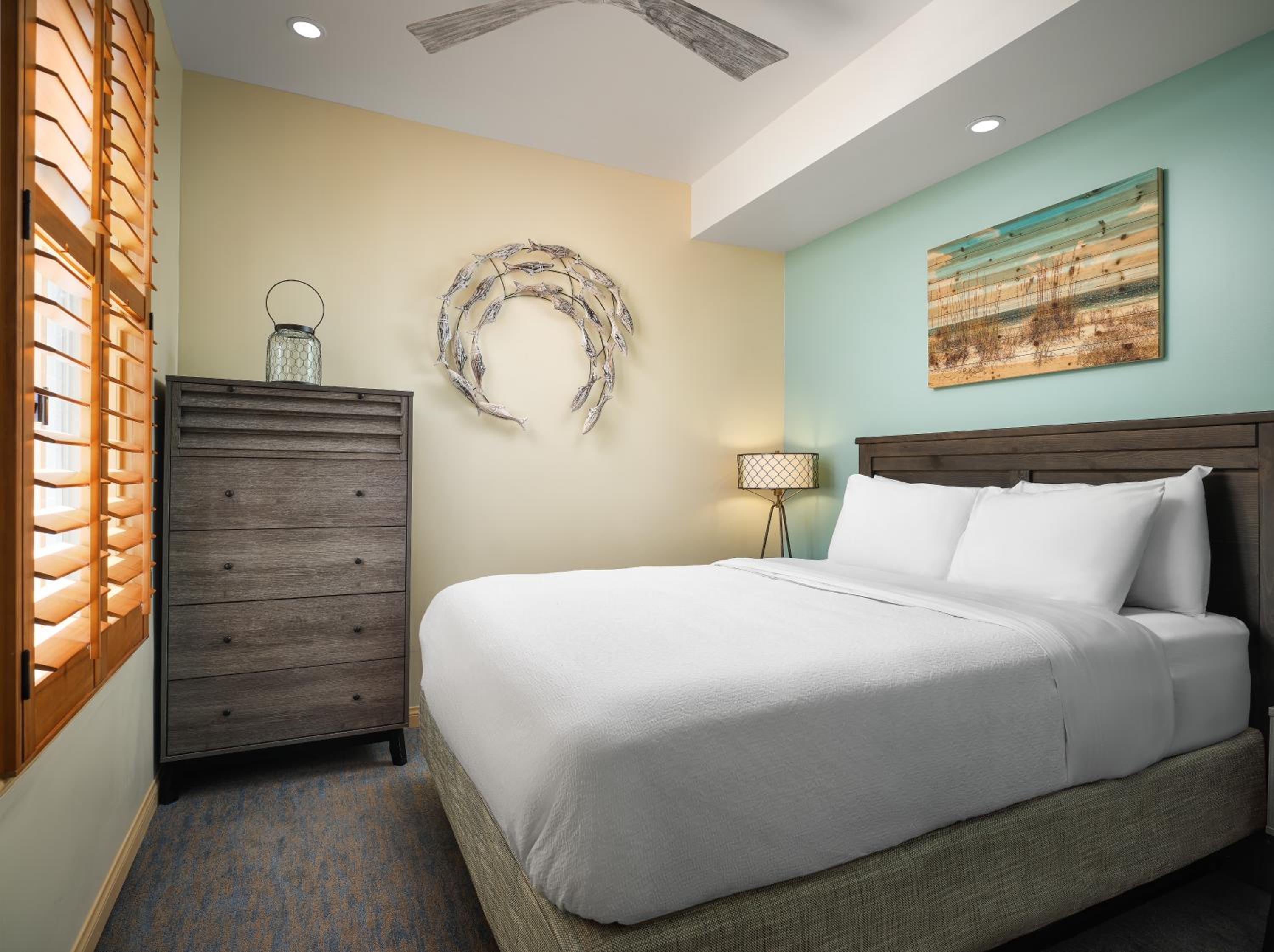 Classic Full Bed Room