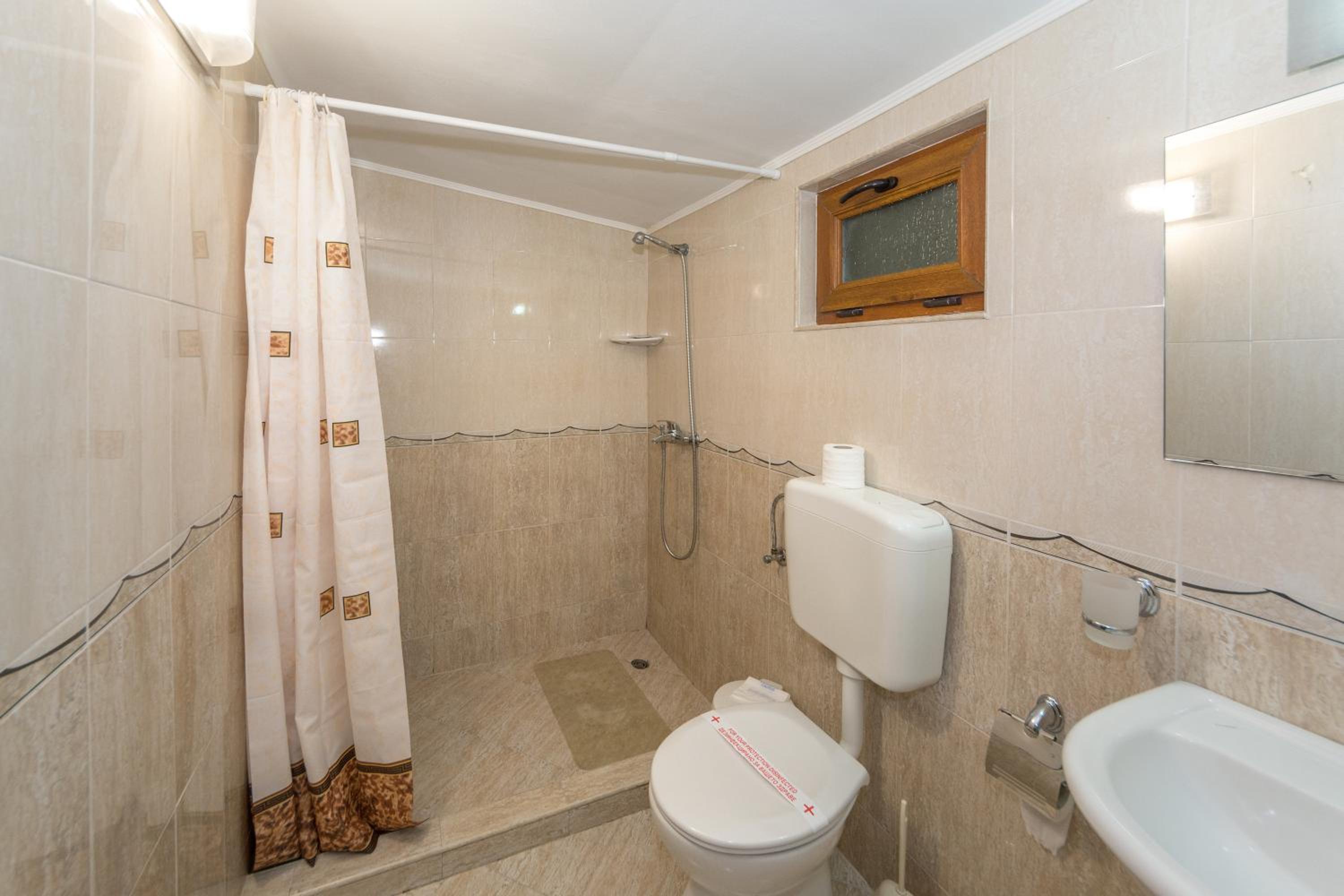 Deluxe Twin Room with Patio photo 2