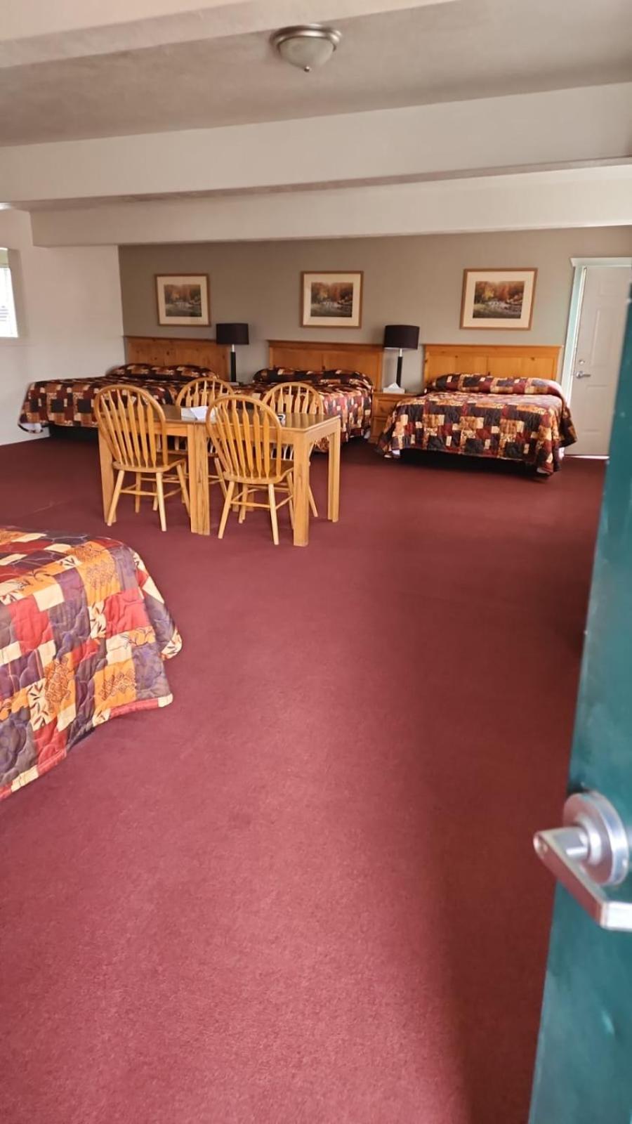 Deluxe Queen Suite