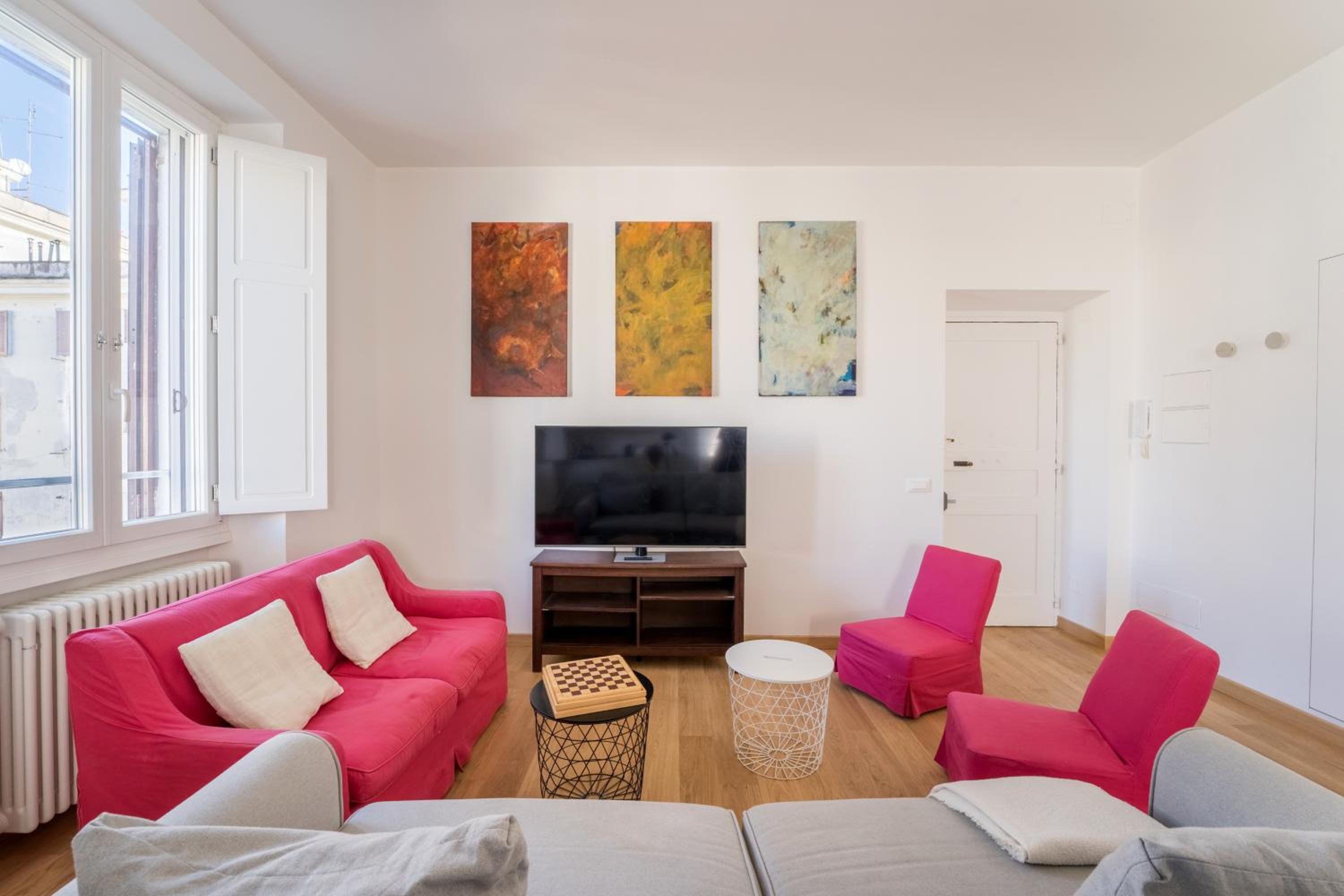 One-Bedroom Apartment photo 2