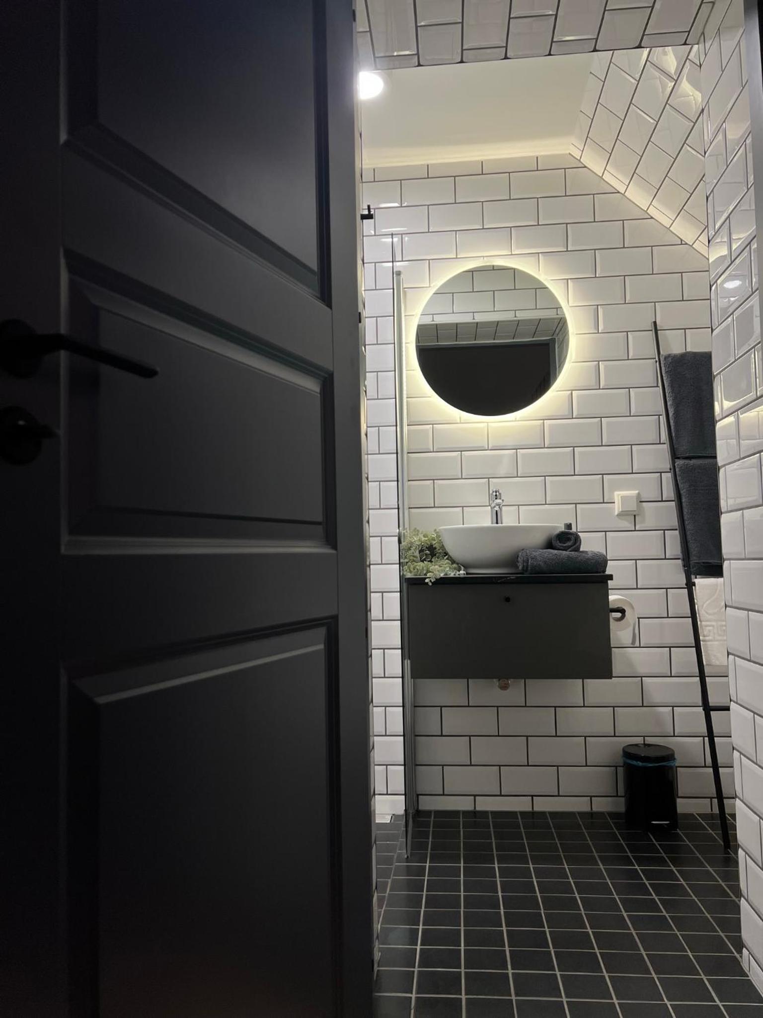 One-Bedroom Apartment - Photo 6