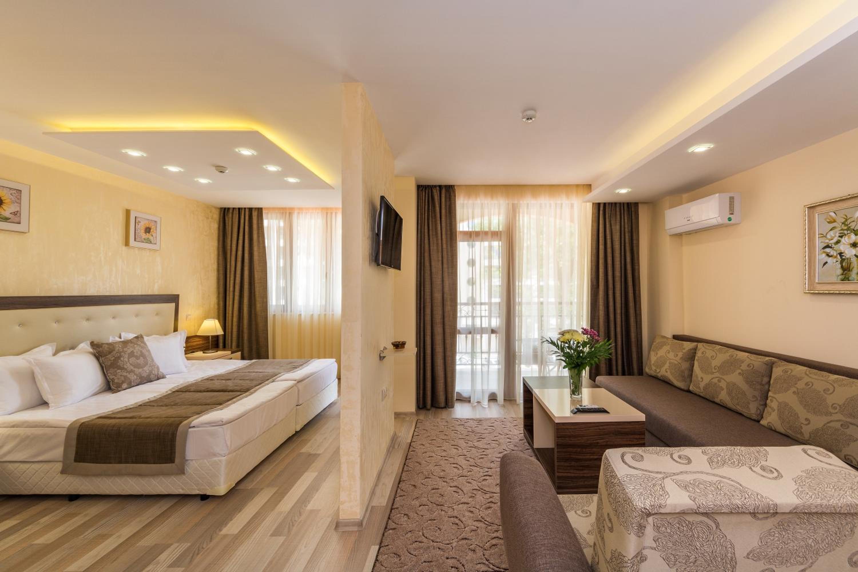 Deluxe Suite photo 1