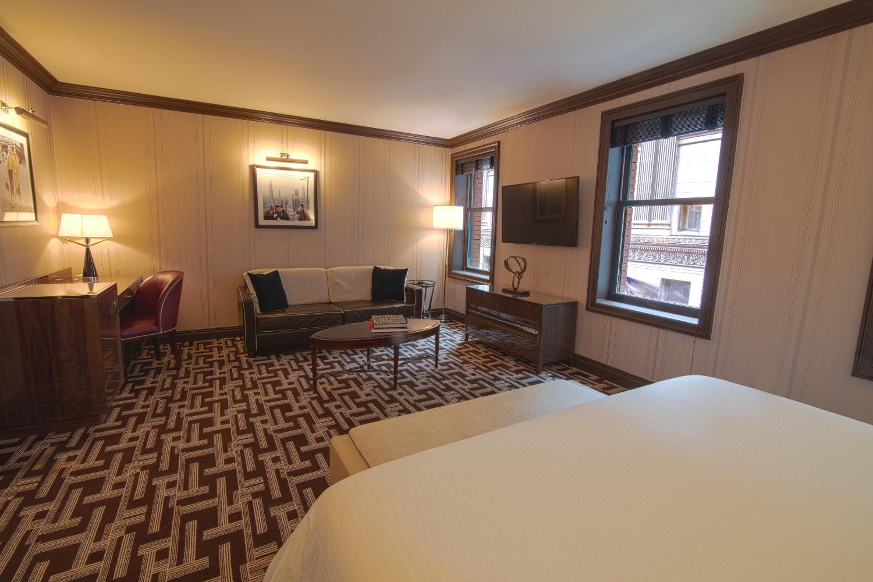 Junior Suite 1 King Bed City View