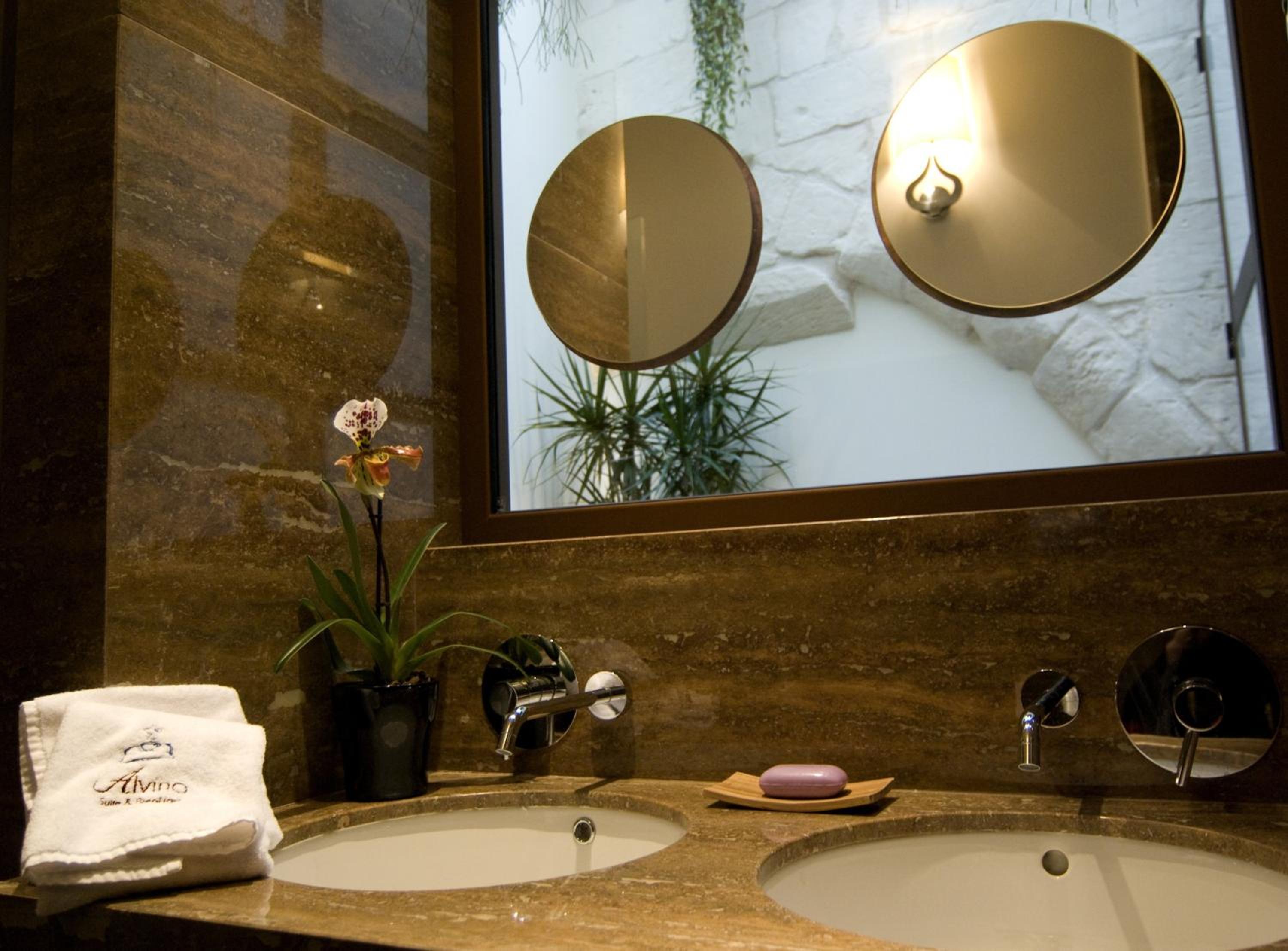 Suite with Ceiling Window - Photo 10
