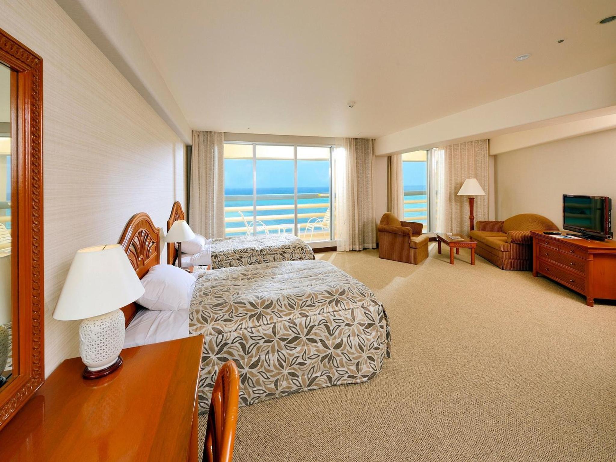 Corner Room with Sea View - Non-Smoking