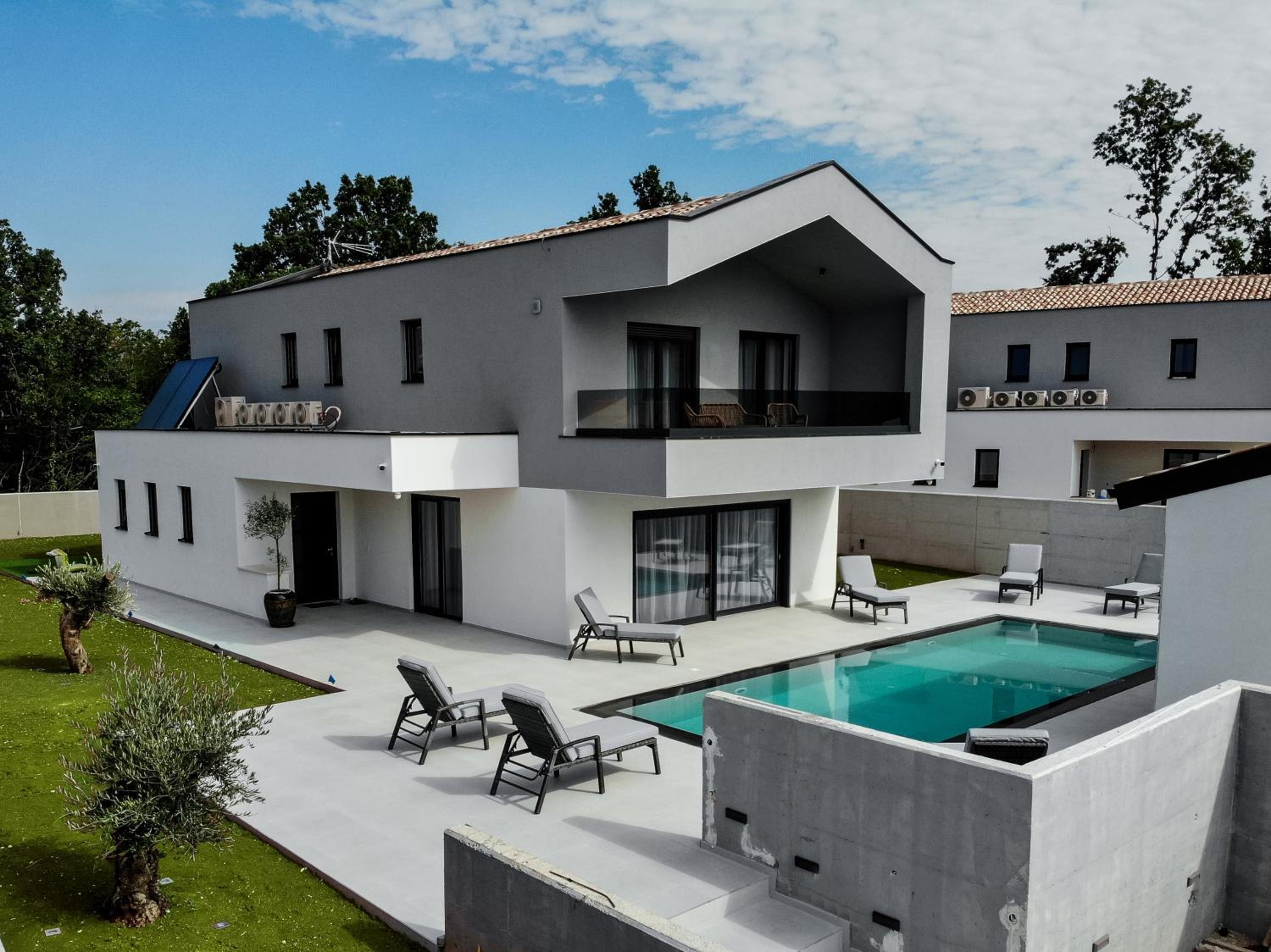 Villa photo 2
