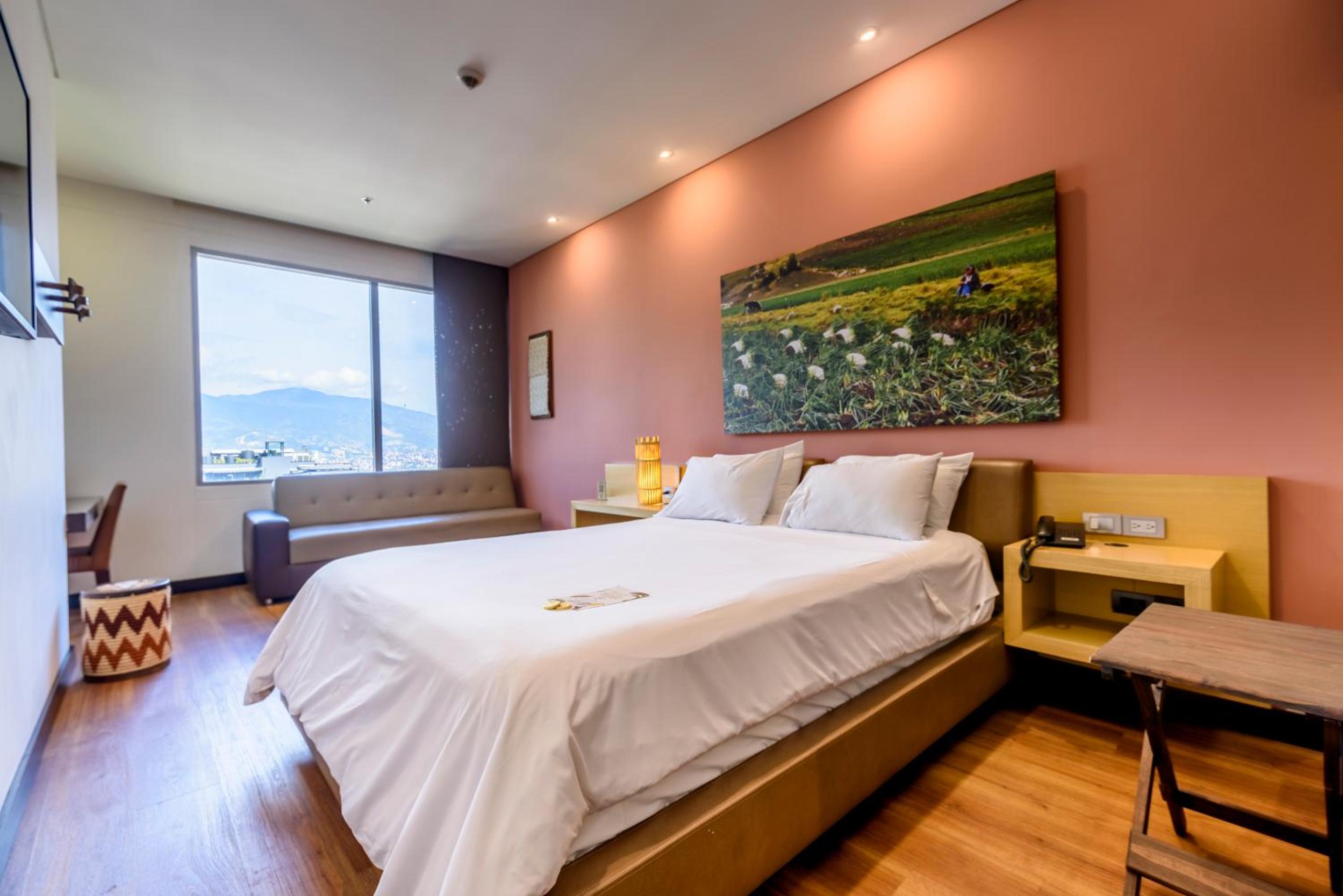 Deluxe Queen Room - Photo 1
