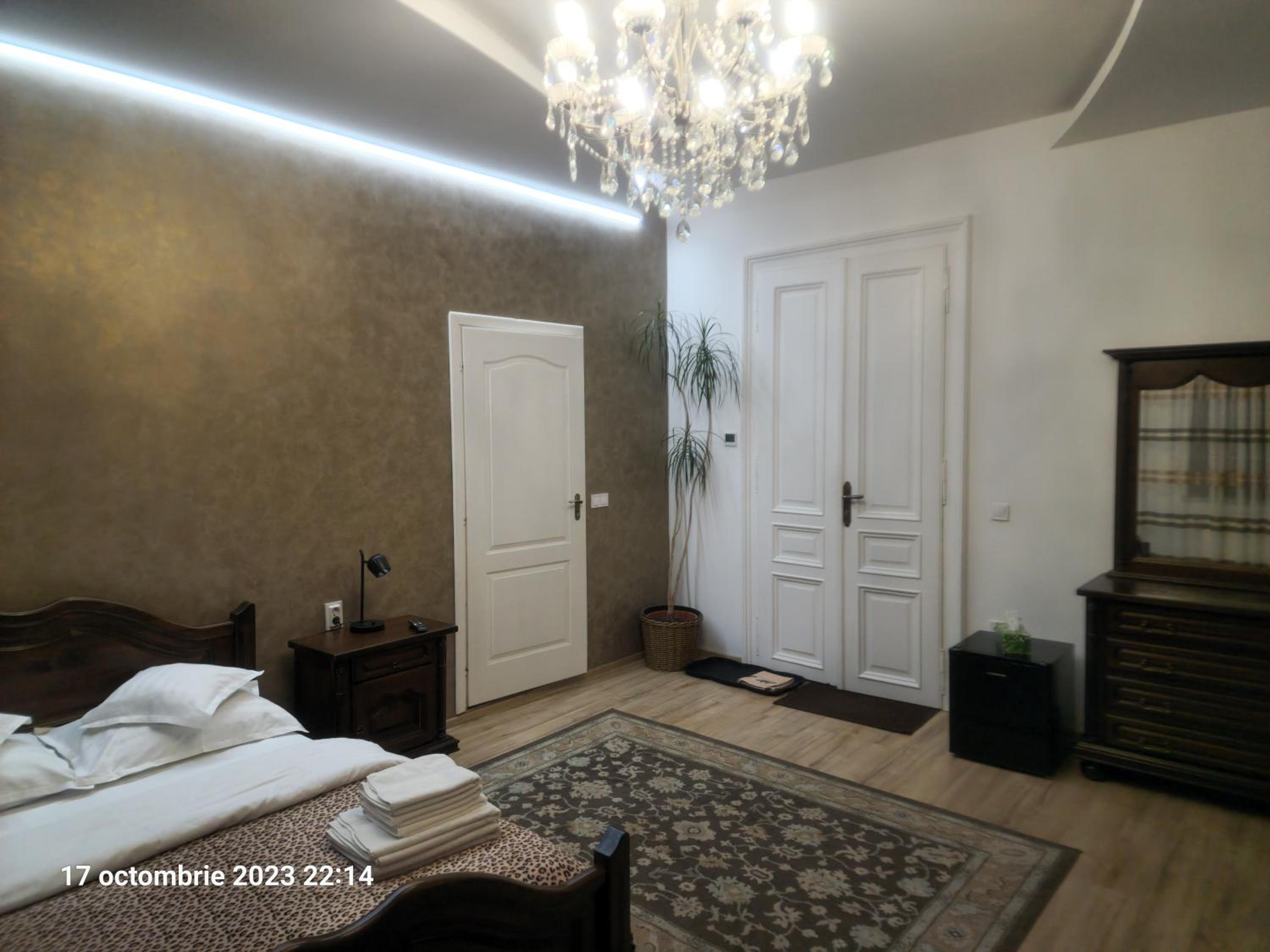 Deluxe Double Room with Extra Bed - Photo 2