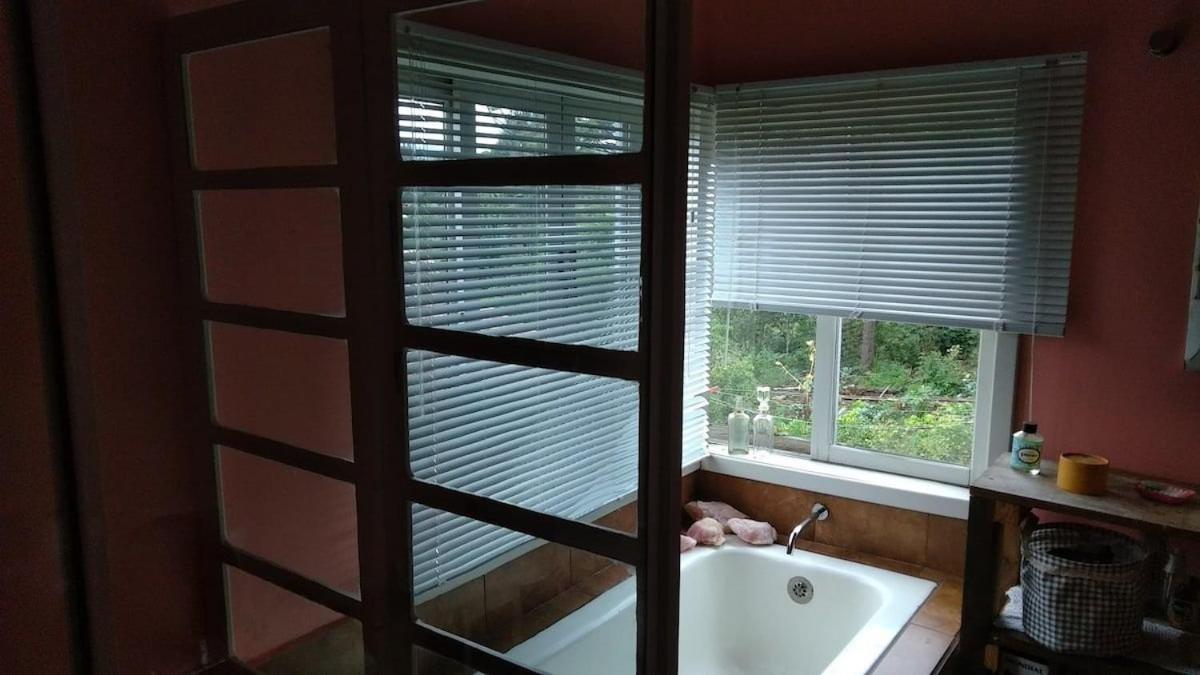 Economy Triple Room with Shared Bathroom photo 3