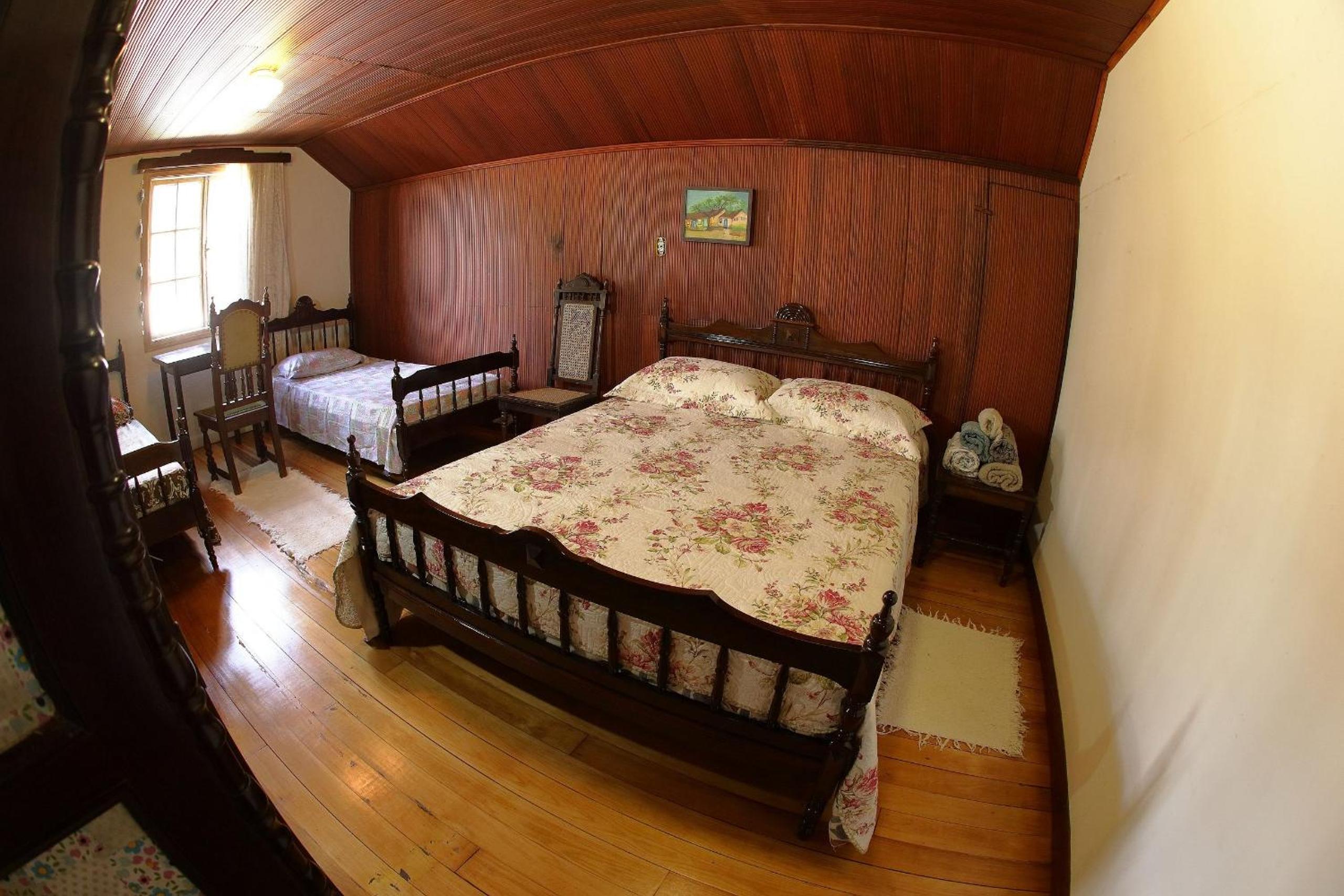 Economy Quadruple Room with Shared Bathroom photo 3