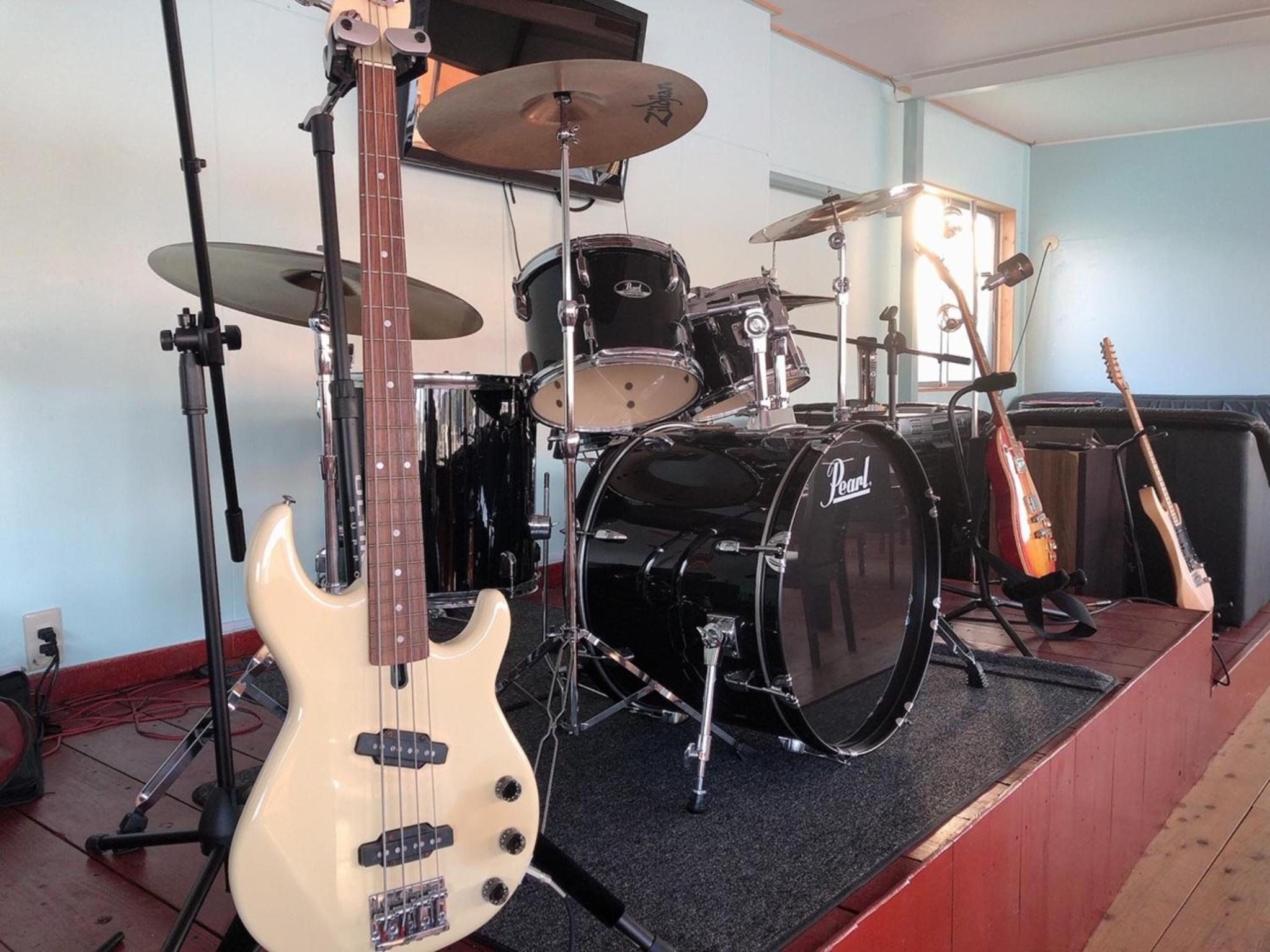 Studio - Photo 28