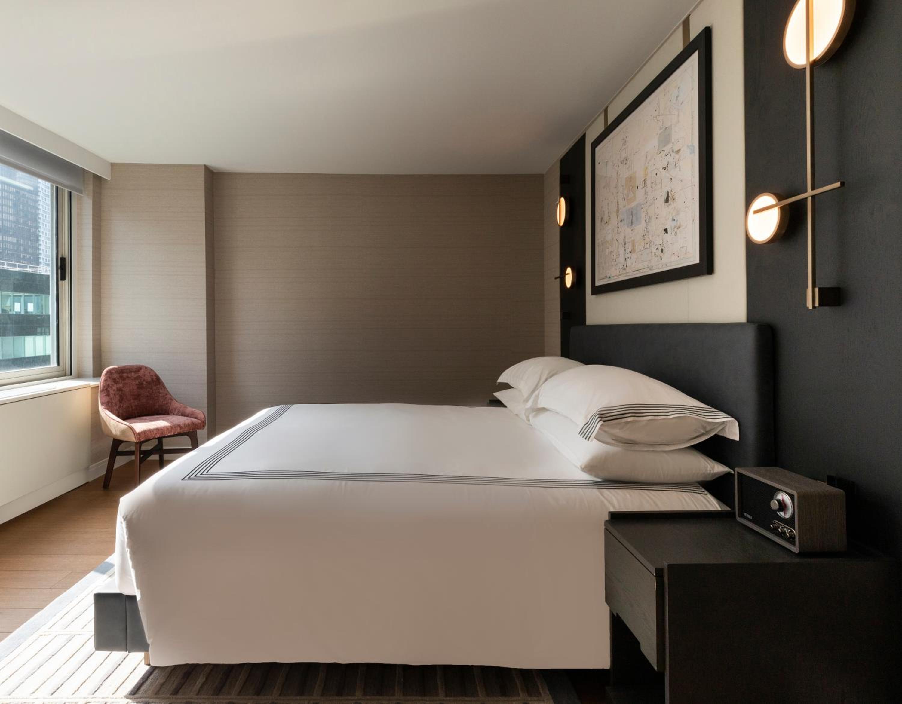 One-Bedroom King Suite - Mobility Accessible/High Floor