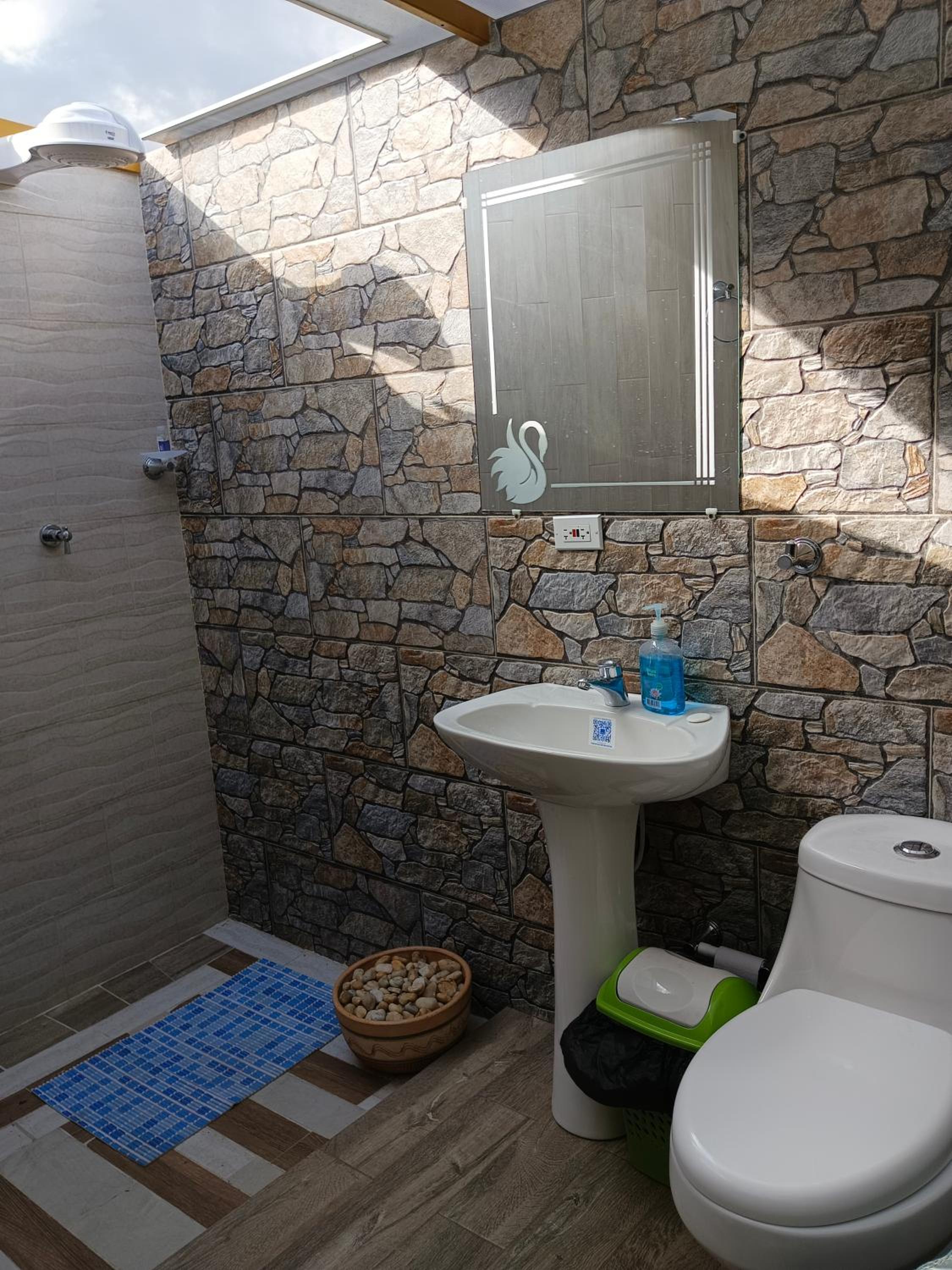 Deluxe Double Room With Bath photo 3
