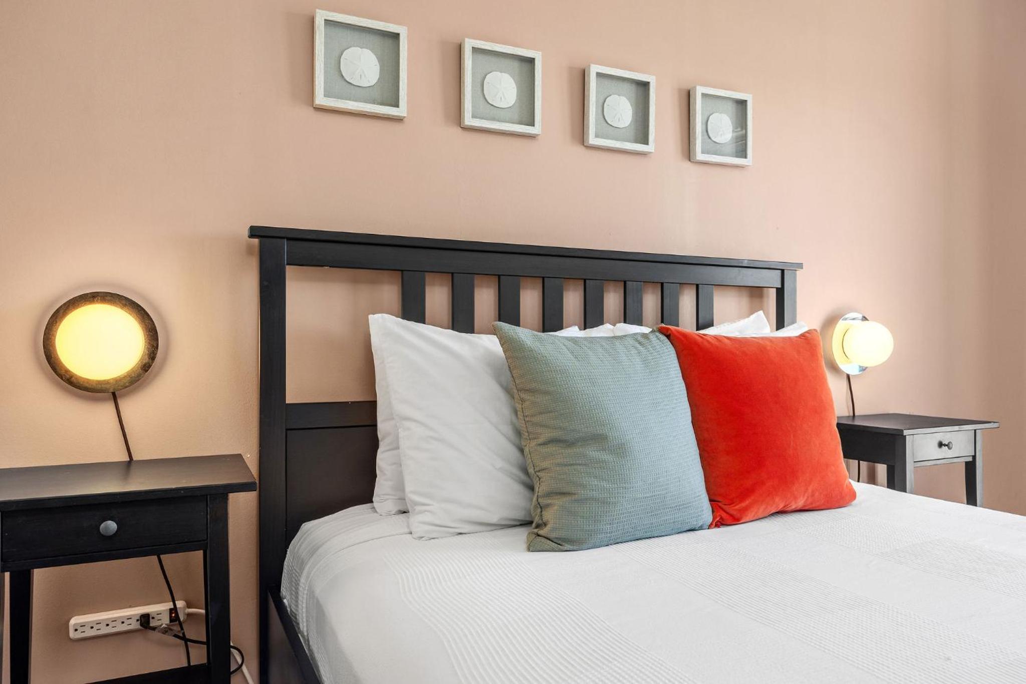Deluxe Queen Room with Garden View photo 1