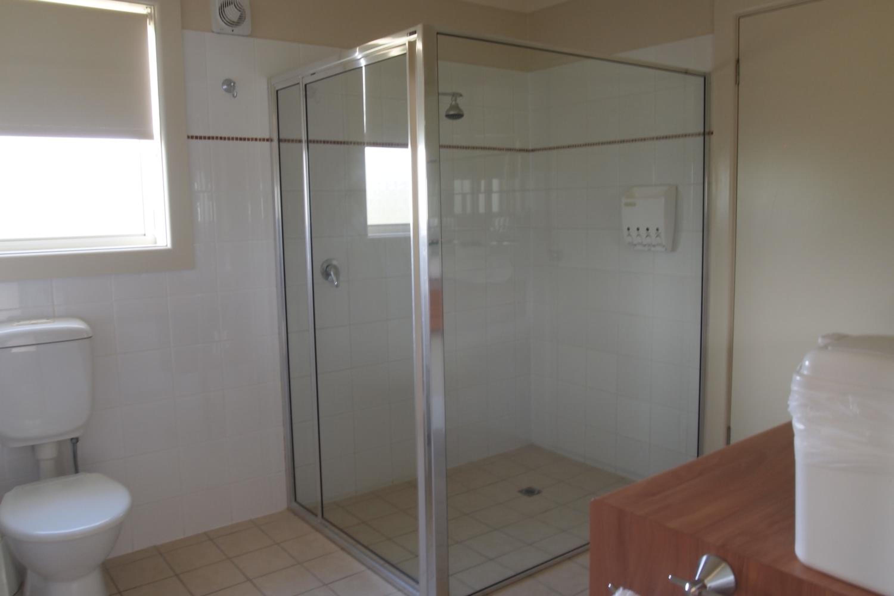 Deluxe King Suite photo 3